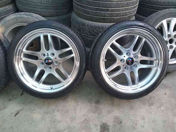 M18
تاقم تایە و ویلی ئێم 18 دوو سایز ویلەکانی لۆکە
چوار تایەی جوانی لە سەر و قیاسی سپۆرتە 
بۆ گۆرینەوە لە سلێمانیم
***********
***********
