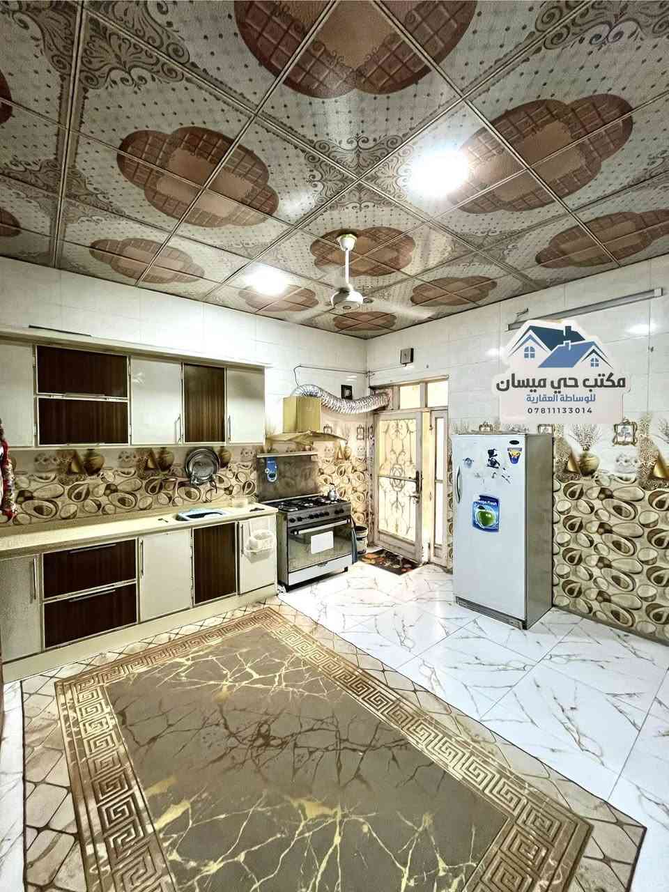 للبيع بيت 100 متر شارع 10 متر مفتوح على الشارع الرئيسي الشريط قطاع 85 حي ميسان يحتوي على غرفة و صالة و مطبخ و استقبال و صحيات داخلية و خارجية السعر 96 وبي مجال للاستفسار اتصل ***********
