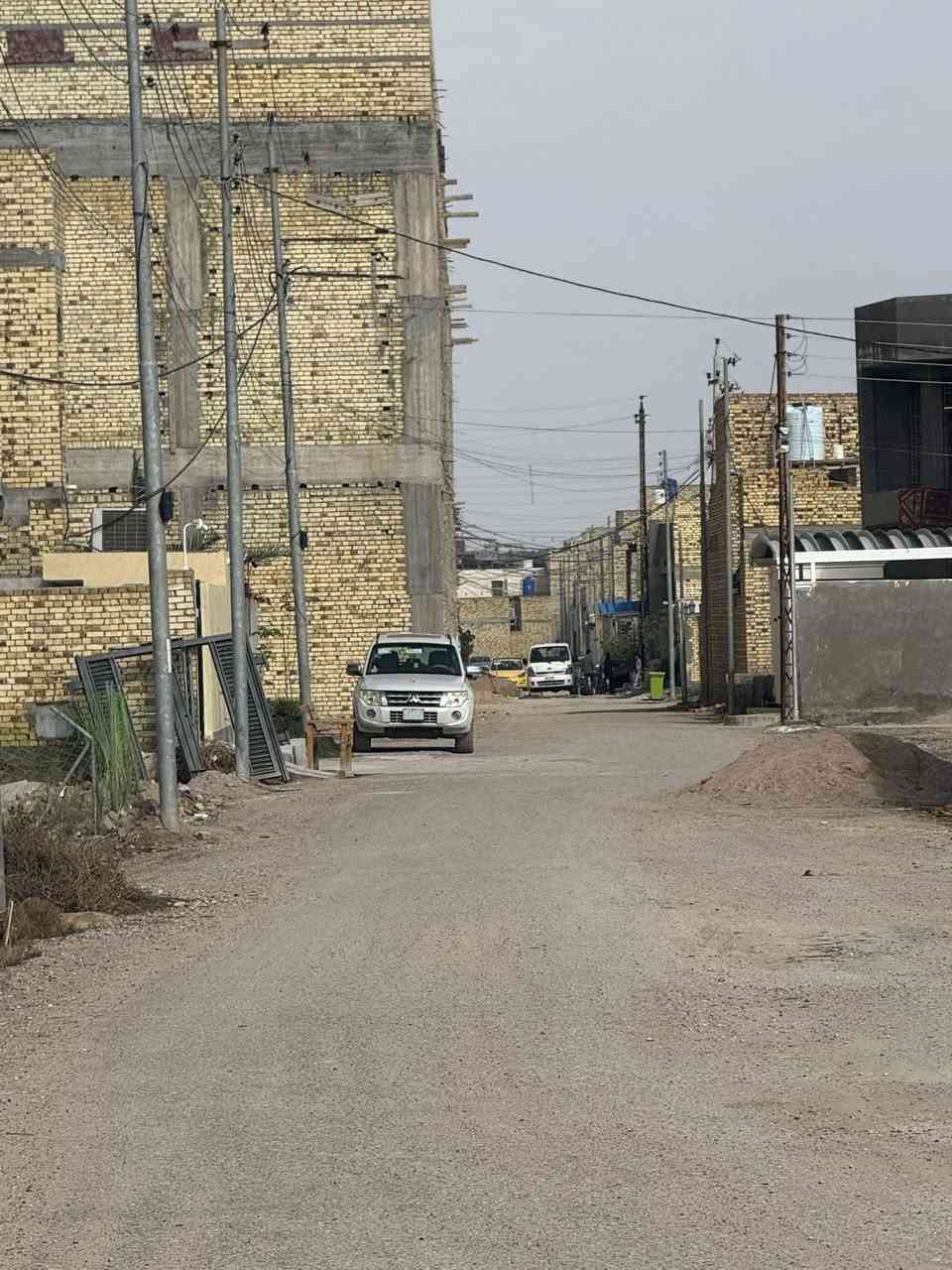 دار للبيع المساحه 120 متر الواجهه 6  نزال 20  بناء حديث وجاهز التفاصيل موضحه بالصور العنوان منطقة حجي حسن الثانيه الجمعيات قرب الفله السعر 83 مليون وبي مجال للشراي
للاستفسار / *********** 
***********
