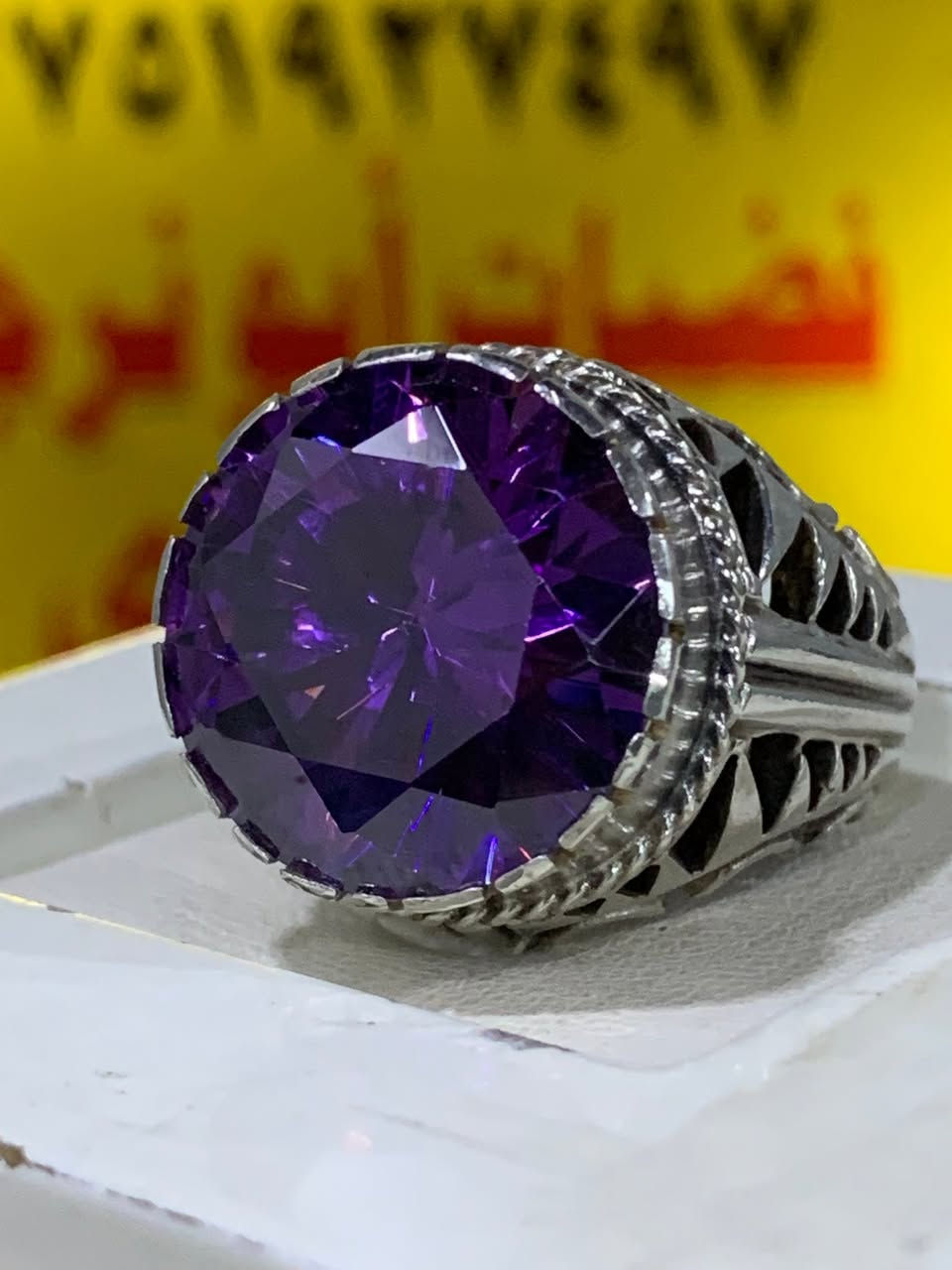 خاتم زاركون جميل جدا تحفه ثقيل قطعه خشنه صياغه يدويه فضه 925 التفاصيل داخل الفيديو للاستفسار واتساب *********** فضيات ابو نرجس الياسري يوجد توصيل لجميع المحافظات
