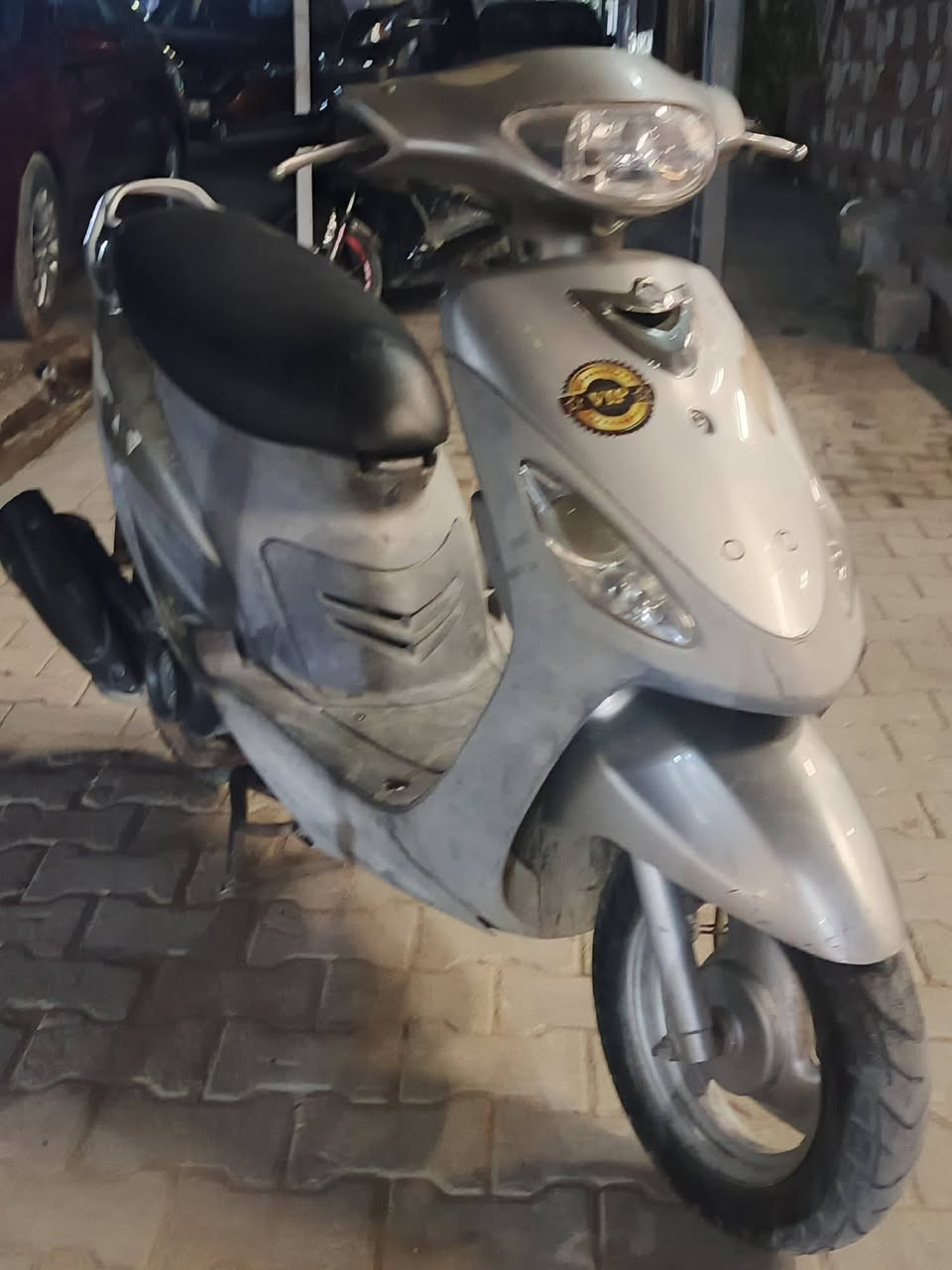 سلام عليكم دراجة ماكس منغولي دراجه كفاله دراجة مال رمبه  كله بلاد صارله من شهر منزله رمبه بوشه  49  مكينته  خرسه أي صوت ماكو بل مكينه ناعمه  حيل دراجه اوراقه موجود سعره 675 بيه مجال  متواجد عل رقم *********** ورجان رجان مو شراي لحد يتعبني ودراجه تاخذه شرط كله عل بلاد
