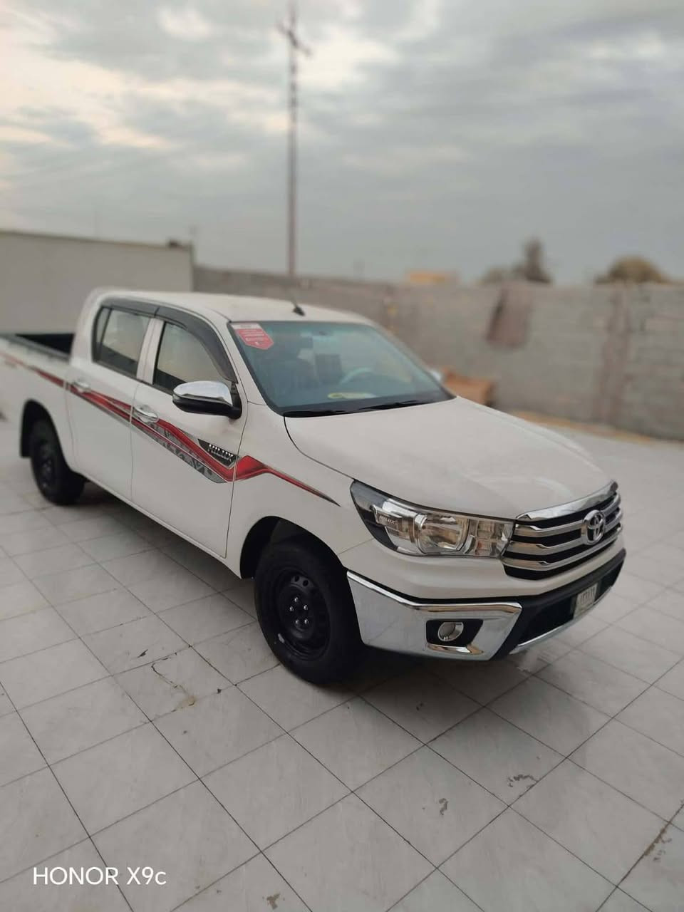 السلام عليكم شباب بيكم مديل 2025 سياره  ماشيه 2000بعدها بلا يلون فحص موقت
تتحول اي محافضا سياره حره مكان ناصريه سوك الشيوخ سعرها 250 وبيها مجال الطيبين رقم راعيها ***********
