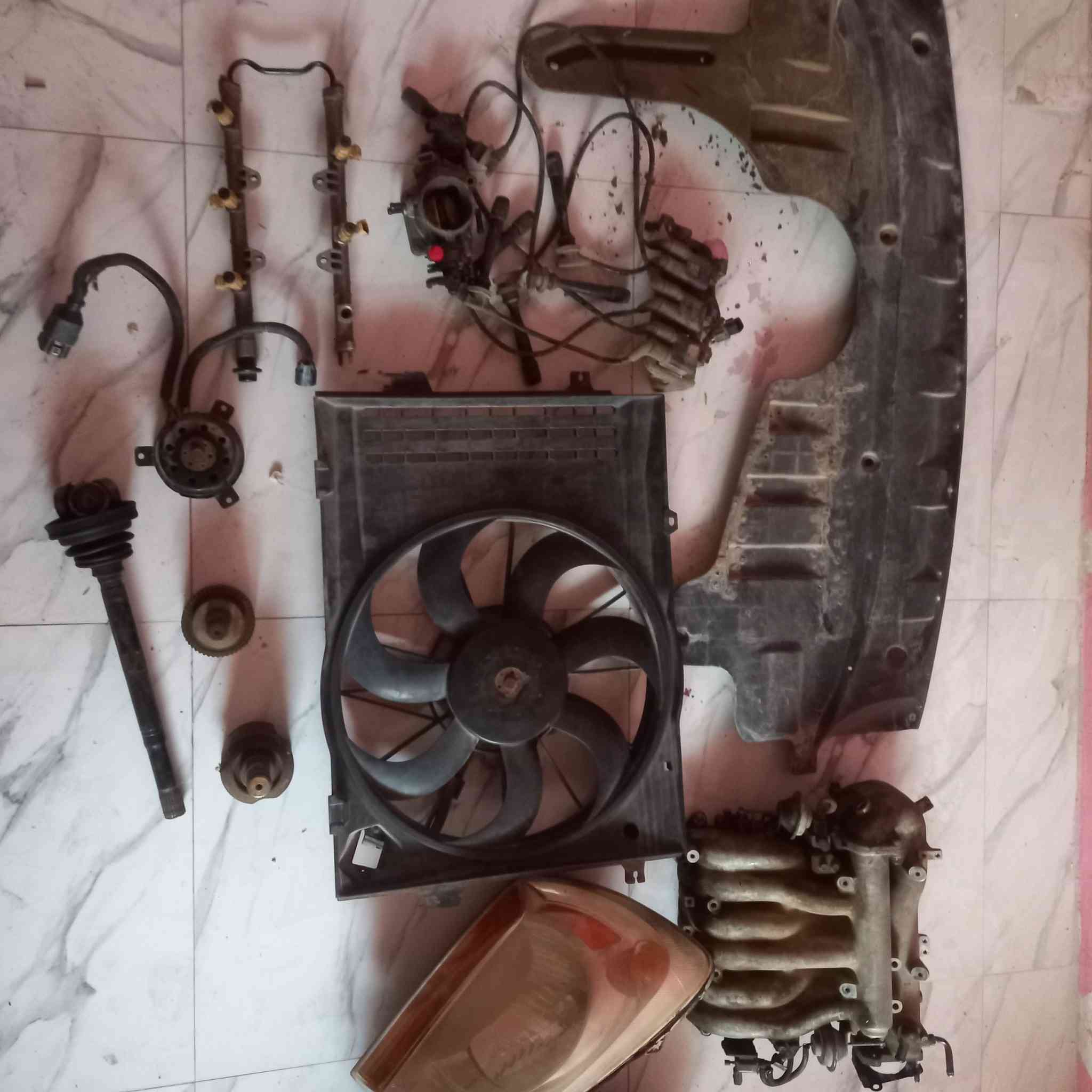 السلام عليكم غراض للبيع مال سيارة اسبورتج كلهن شغالات رايدهن 150 الف دينار اتصال على *********** مكان بغداد ،الشعلة، حي الخطيب
