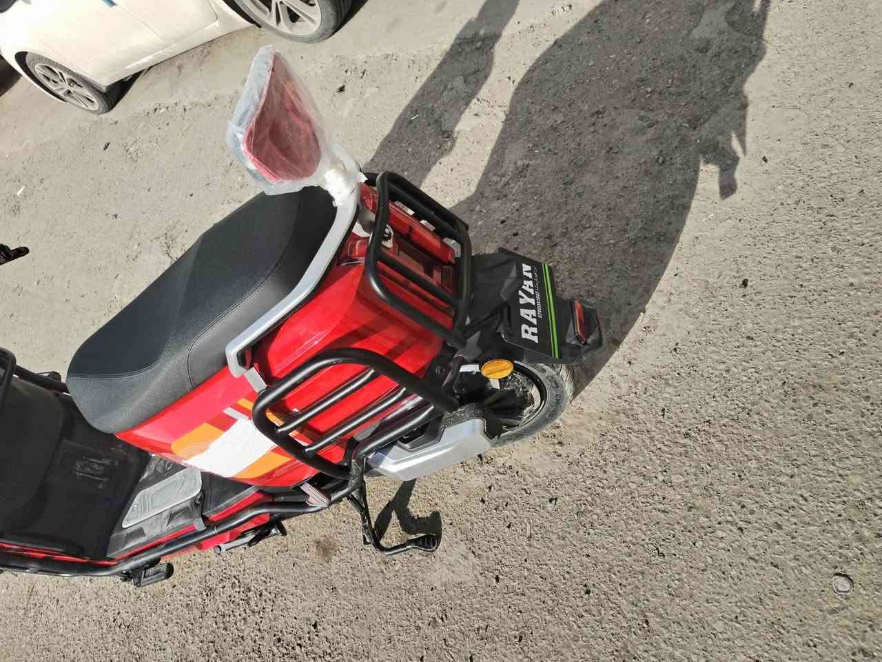 � للبيع ماطور كهربائي RAYAN 🔴
ماطور كهربائي نظيف استخدام شهرين فقط، حالته ممتازة وما بيه أي شي.

المواصفات:

 • كهرباء 100% (هادئ وموفر)
 • ضو أمامي LED قوي
 • كشافات جانبية
 • شاشة ديجتال
 • كرسي مريح ويا مسند للراكب
 • صندوق خلفي للتخزين
 • حمايات جانبية حديد
 • إطارات عريضة وثبات عالي

📞 للاستفسار مراسلة خاص / اتصال ‭***********
