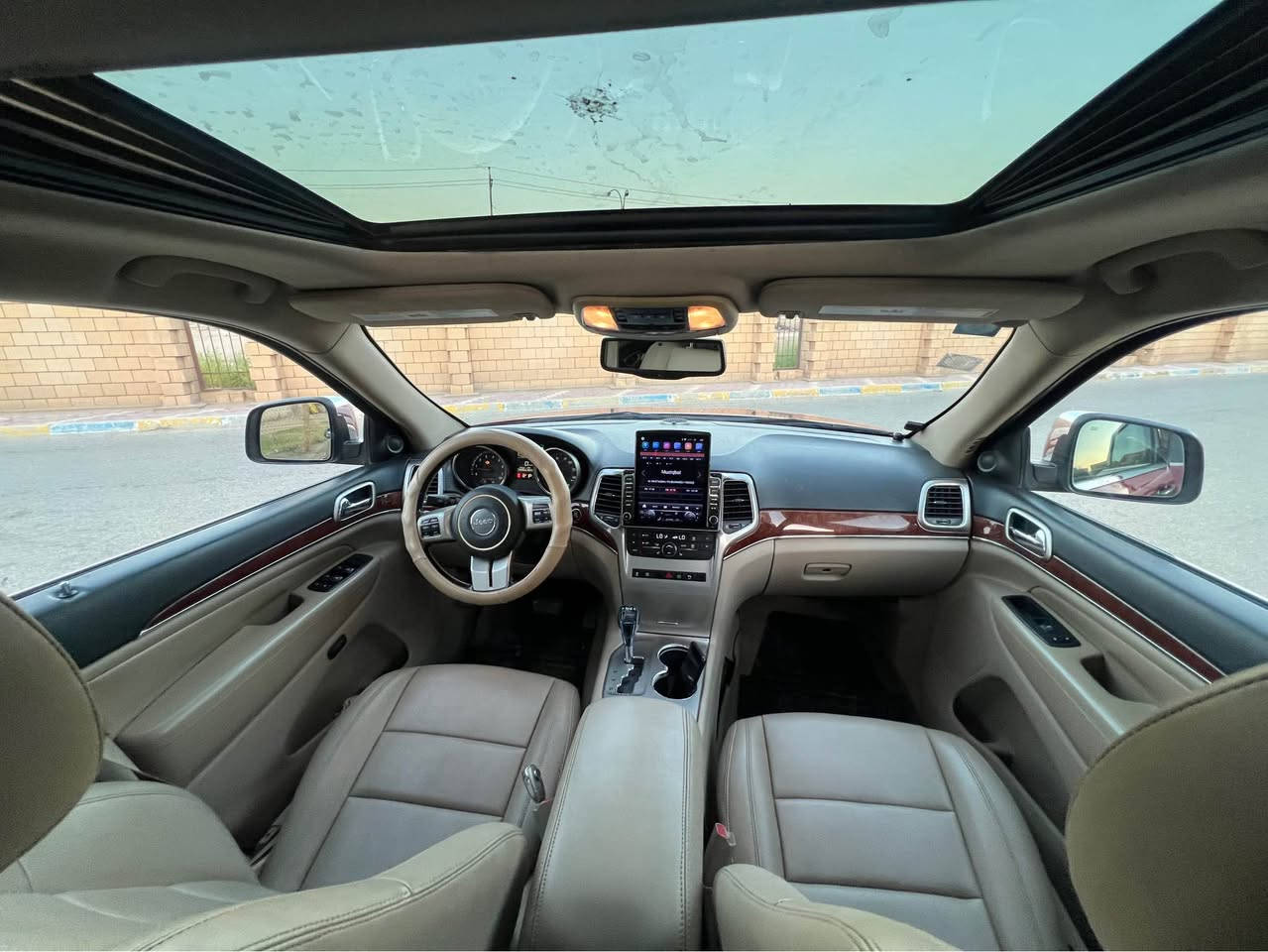 2011 Rt 5700 
السعر.   138 وبي مجال 
فول بنوراما كشنات جلد كهرباء 
داخل بيجي جدا نظيف  شاشه كبيره كامره 
السياره كلين داخله بيه جاملغ كلير من امريكا وبالعراق شبر بالجاملغ الثاني ايرباكات سليمه  سونار موجود جديد 
محرك كير حداديه تبريد كله جاهز 
رقم جديد باسمي تحويل مباشر 
مكاني بابل حله مركز المدينه   
*********** حلة, بابل
