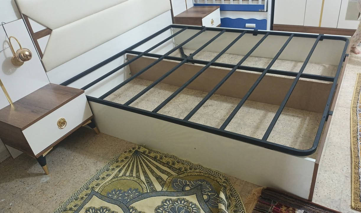 للبيع غرفة نضيفة 95% ما مفتوحة  استخدام 3 اشهر فقط كنتور وميز تواليت وجرباية وملحقات2 

للاستفسار خاص 
او ***********
***********
