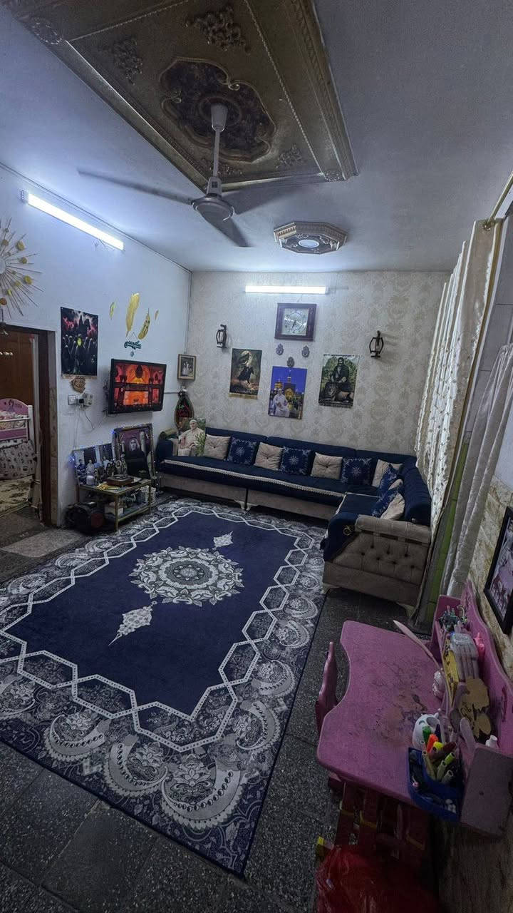 السلام عليكم دار للبيع مساحه 200متر الحسينيه شارع الكاتب مقابل مضيف ابي الفضل العباس مقابل ساحه وحديقه خارجيه يتكون من طابق واحد يحتوي على غرفتين نوم ومطبخ وحولي واستقبال +صحيات داخليه وخارجيه
السعر 135وبي مجال بسيط
للاستفسار الاتصال ***********
