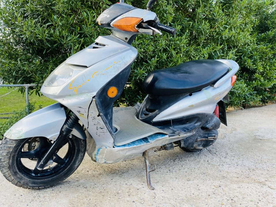 السلام عليكم دراجه سكنس نثيه للبيع او مراوس دراجه شغاله سلف هندر وكهربائيات بس تدخن محتاجه تجفيت المكان المقداديه  الصدور
السعر ٢٧٥وببها مجال. تواصل واتساب  📞 ***********
