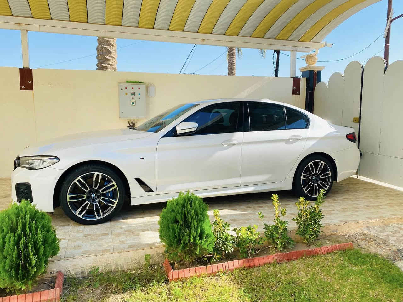 السلام عليكم ورحمة الله وبركاته
BMW luxury - xdrive  محدثة ام كت 
موديل 2023 
ماشية 28 m قابل للزيادة 
مواصفات السيارة 
حساسات 360 درجة 
داتا شو 
اشاير ترحيب بالابواب + فتح وقفل الابواب عند الاقتراب 
كشن 700 تدفئة امامي وخلفي 
ستيرن كهرباء + هيتر 
خزن ميموري
المحافظه على المسار 
تحذير الاصطدام 
وقوف ذاتي 
تشغيل عن بعد 
مري شفط 
صندوق كهرباء + شفط + بالقدم + عن طريق البصمه 
بصمة عدد 2 + كارت 
الداخل الوان متغيرة 12 لون 
وبقية المواصفات المعروفه 
ويل تخم جديد شادة وكالة وتخم تاير حجم 19 
السيارة نقص برغي مابيها وكامل السيرفس مالها من دهن وفلاتر ودسكات وحساسات دسكات  
اي عطل وخلل مابيها صفر مسج 
السيارة بيها كتاب تظليل من المرور شهر ال 3 جددته والسيارة باسمي سنوية وهزة كلشي جاهز ،، تحويل مباشر 
ضرر السيارة : حافة البنيد قدر شبر او اكثر جهة السكن مع بداية الجامرلغ من نفس الجهة بدون دواخل بدون ايرباك وصور الحادث موجوده مع الصور وسنوار هم موجود وين ما يعجبك جيك

سعر السيارة : 348 وبيها مجال شي قليل 
عنوان السيارة : الانبار الرمادي 
***********
