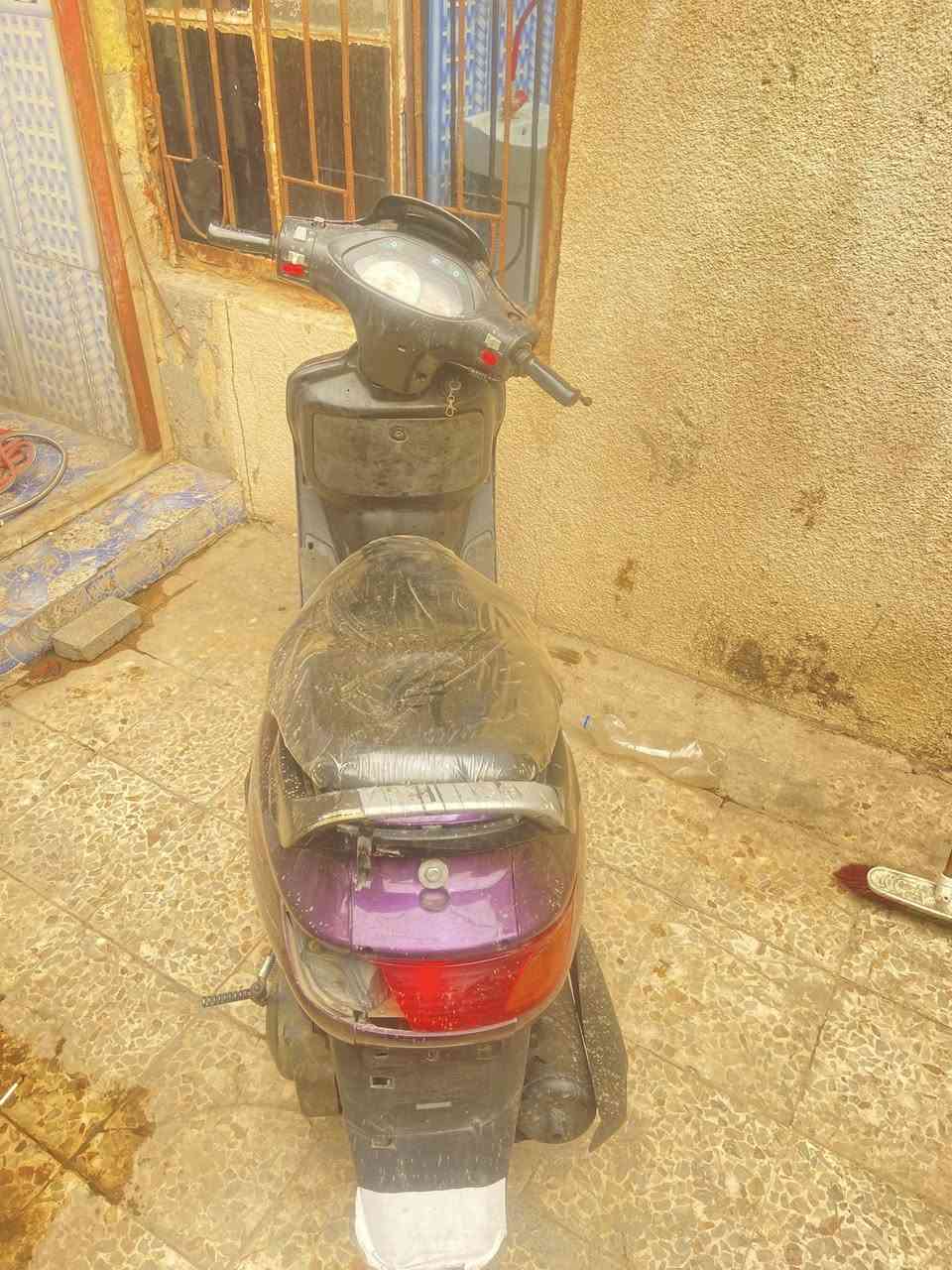 :

“السلام عليكم
دراجة فراشة نظيفة، محرك ممتاز وكهربائيات كلها شغالة، استعمال خفيف.
سرعتها قوية وسحبها ممتاز، صار أسبوعين من أخذتها.
المطلوب 450 بيه مجال بسيط للجادين.
المكان: البصرة - القبلة
للاستفسار: ***********
