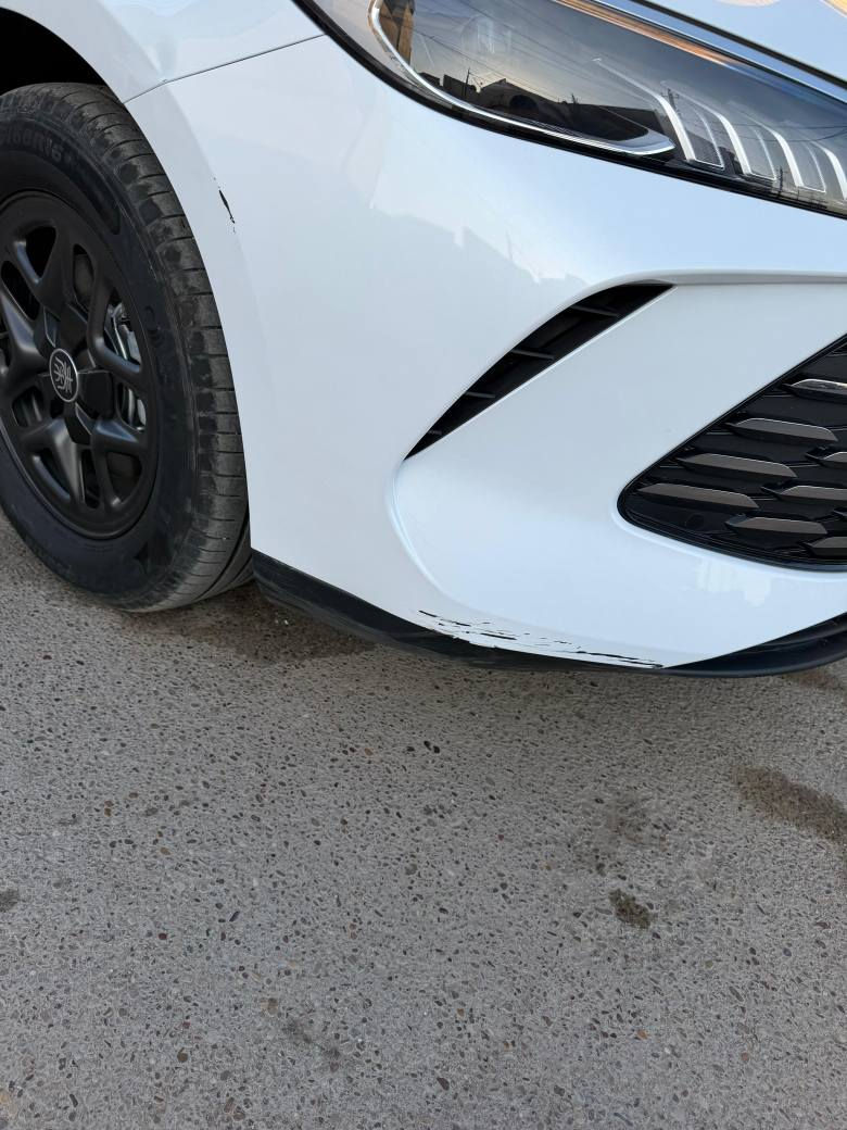 بي واي دي كن بلاس ماشية 1154 
اللون ابيض رقم بغداد سنوية باسمي مرقم وكامل كما موضح في الصور دوشمة كاملة للسيارة اغراضهة كاملة 
***********
