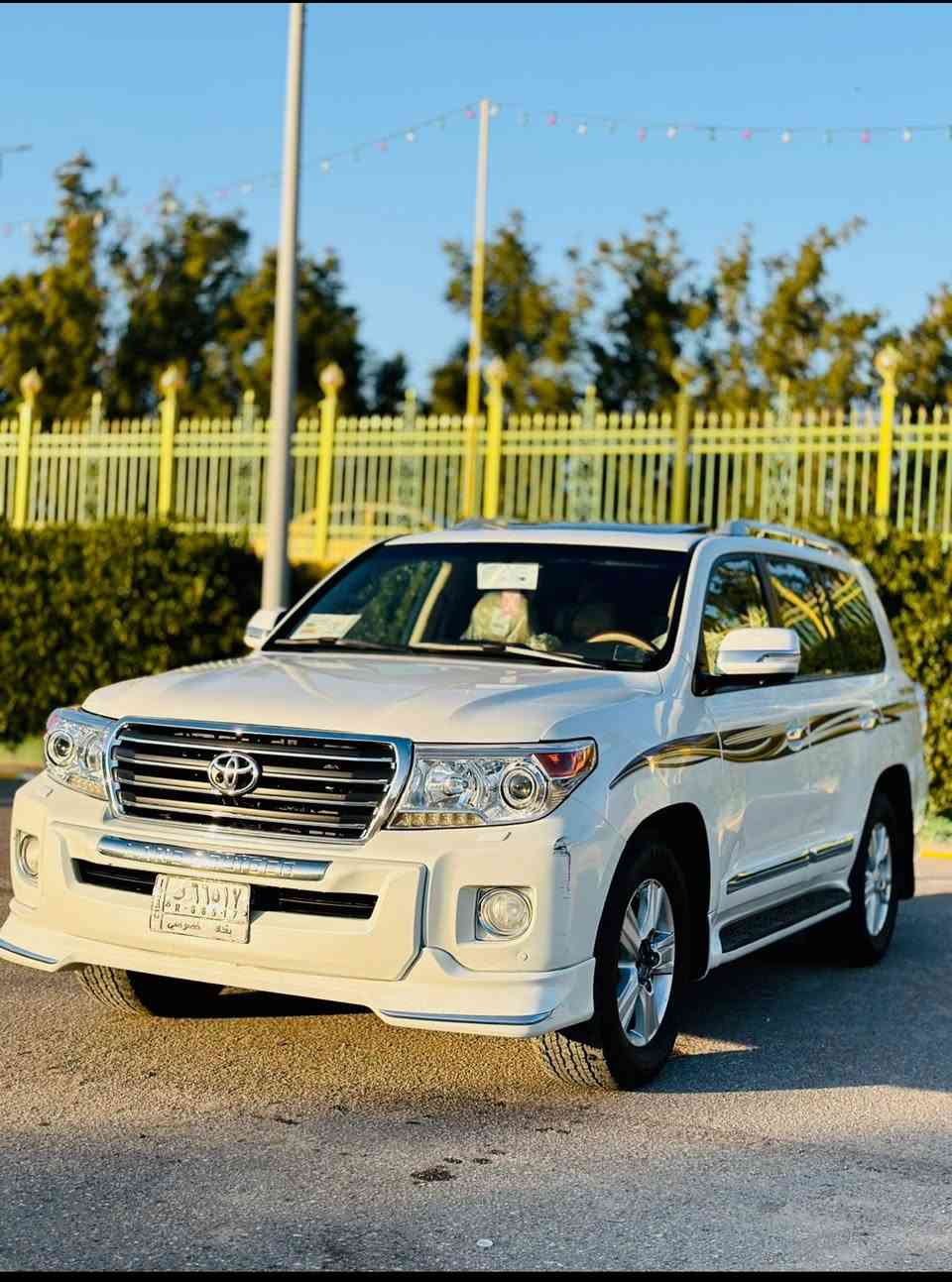 السلام عليكم ♥️ 
لاندكروز 2013 
الفئه : بريم 
حجم المحرك : 6 سلندر  
عدد المسافات 112 الف حقيقي 
كفاله عامه 
——————-
الموصفات 
*شاشه 
*مري شفط 
* بصمه ابواب 
*كامرا خلفيه  
*زراك لايت 
*حساسات خلفيه + اماميه 
* ثلاجه 
* كشنات 3 حركات  
* 8 ايرباكات 
* 3 قطع تبريد 
___ 
سياره بيها بارد اصبع بجاملغ فقط وباقي كفاله سونار موجود بيها راسلني وتساب ادزلك سونارها 
السياره نضيفه كلش 
السعر 355 وبيها مجال 
مكان السياره بابل 
***********
