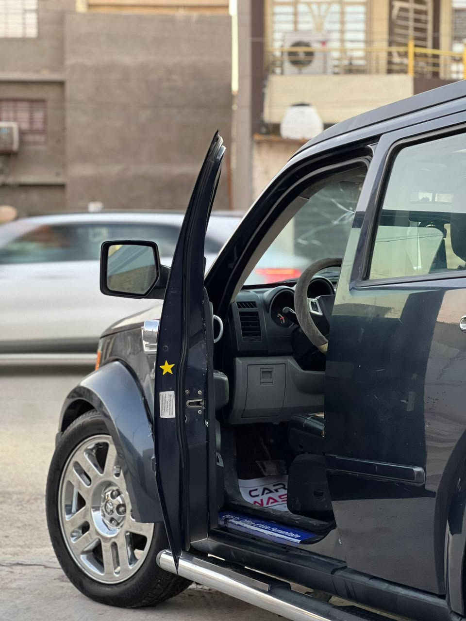 دوج نترو ٢٠٠٨ /٦سلندر٣٧٠٠ رقم بغداد إنكليزي بيها جراد مثل ما موضح بالصور
كير مكينة خير من الله منظومة زنون جديدة تخم تاير والسيارة تجي لمتد
شاشة.. فتحة.. تدفئة بالكشنات.. ويل كروم حجم ٢٠ .. تشغيل عن بعد .. وبيها نواقص بسيطة المشتري بعد أي رتبها.. 
واتساب ***********
