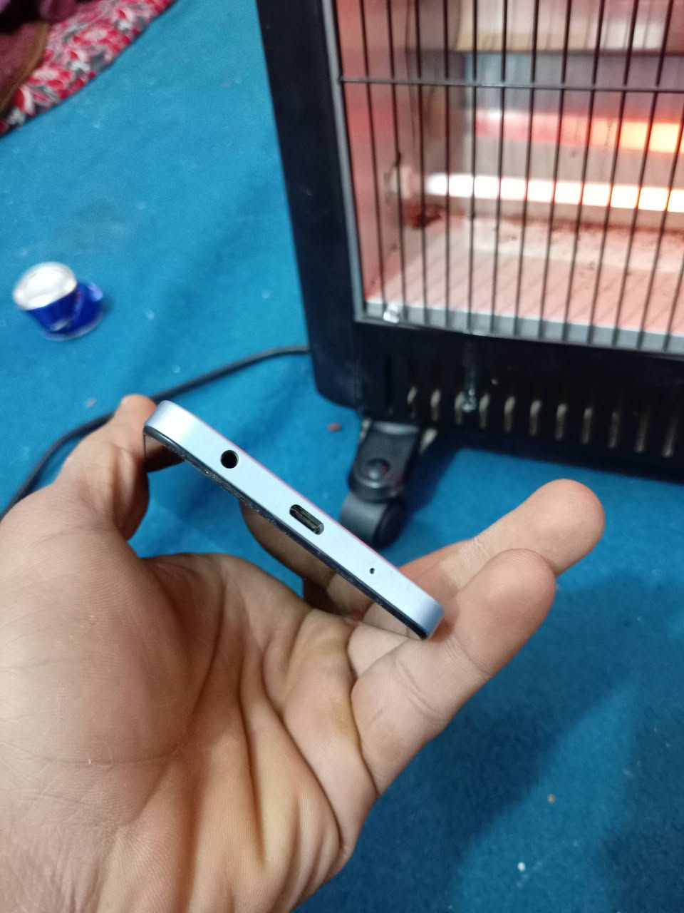 السلام عليكم ورحمه الله وبركاته موبيل ريدمي جديد ماصار 15 يوم من خذيته للبيع  والمراوس بوطور عادي هذا رقمي الريده  يخابر ***********
