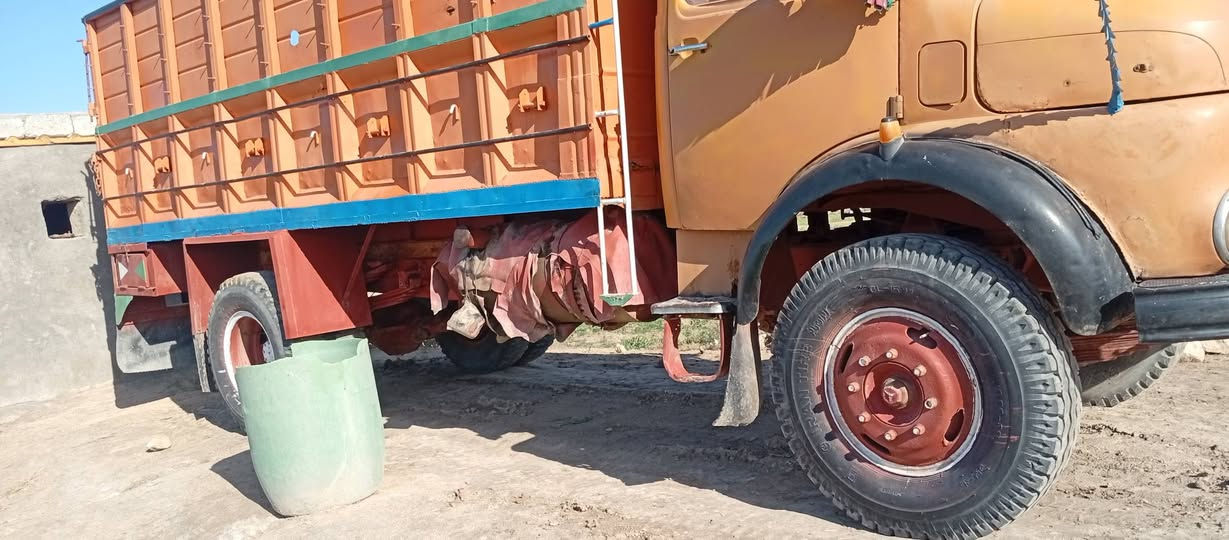 سلام عليكم سياره عشره البيع مكفوله كفاله عامه من مداور رقم نكليزي مباشر رقم سياره القادسيه الدوانية رقم شاصي وضح بل صوره موديل عشره طن  موديل سنويه 65ومخليلها شاصي محدثه عشراوي  محرك شاصي اكسن كير مكفولت سياره مال جناي  مكان سياره الدوانية قضاء الشنافية توصل عل هاتف ***********
