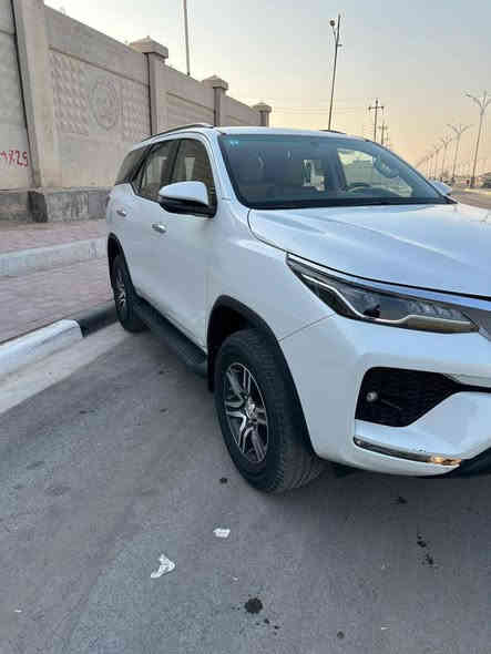 فورچنر 2023 فول مواصفات كفالة ما عدى بارد باب خلف السايق مكان السيارة كربلاء ماشية 27 الف بسمي السعر 315 
***********
