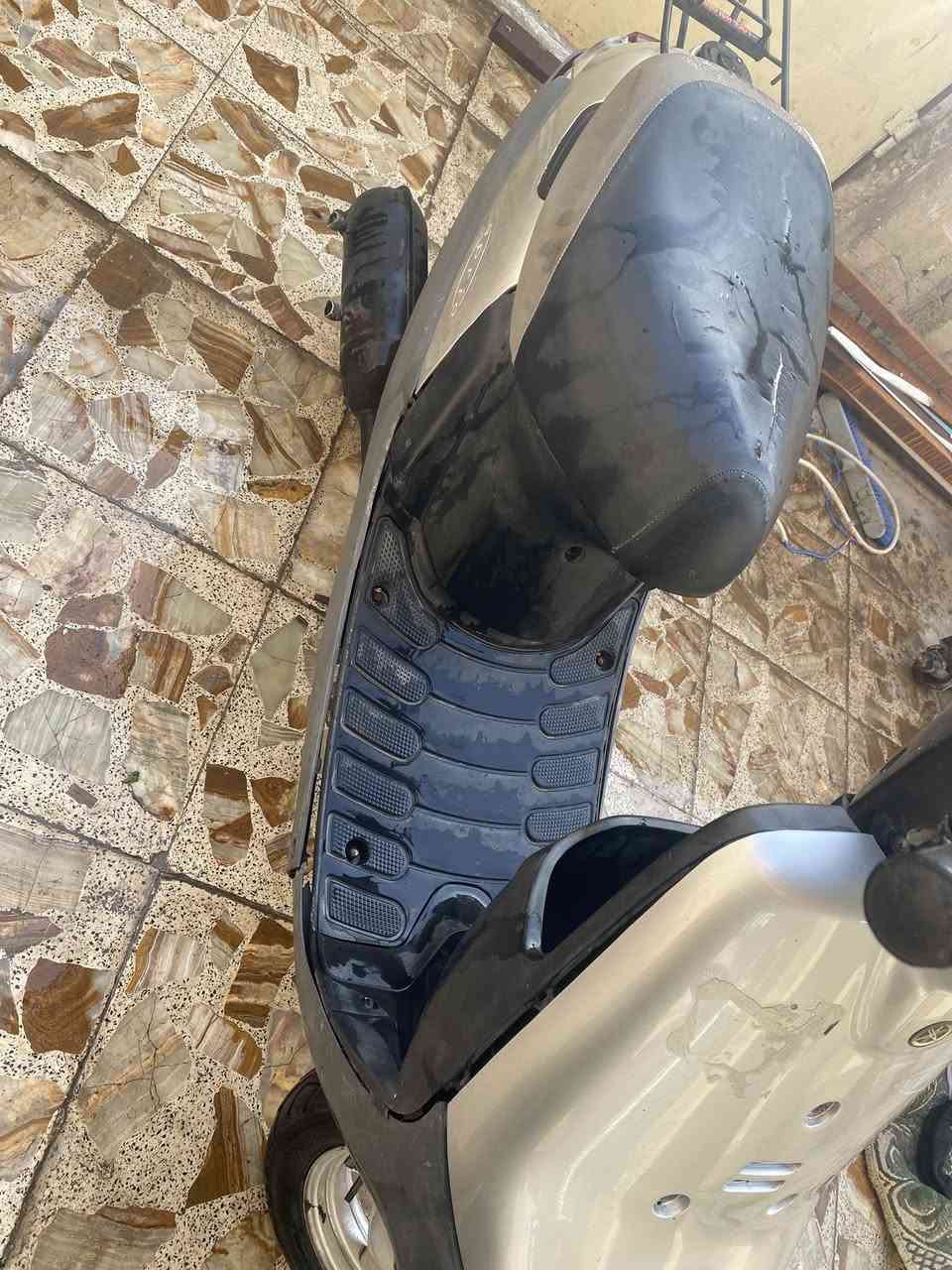 دراجة بطة مديل 2003 نظيفه بهندر واحد تشتغل گير ومكينه نضيفات كلش بيها نقوصات خفيفه باتري وكفر مال تاير خلفي دراجه جانت متروكه وممتعوبه رايدها ب200 وبيها مجال بسيط مكاني كربلاء حي السلام ***********
