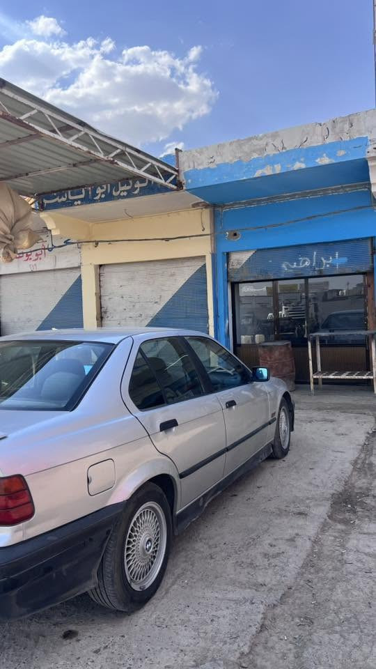 بي ام موديل 1997 لون سلفر   6 سلندر كير عادي جامات كهربائي كشنات جلد  بيه كابون بانزين  سعر 45 بيهاا مجال   ***********

