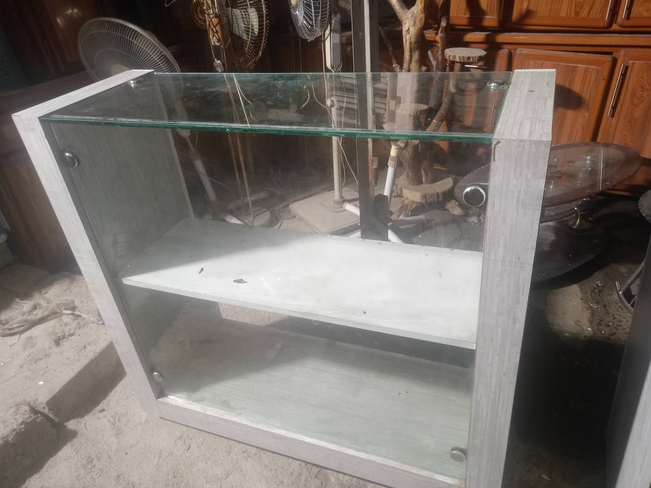 ميوزة محل موبايلات 4وسط1كبير ميز صيانه مع جام فوقو
الموقع حي الزهراء
الاستفسار *********** ***********
