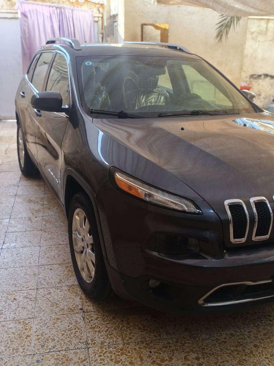 السلام عليكم جيب شيروكي 2015 للبيع فول مواصفات بنرامه مكينه 6 سلندر مكفوله كفاله لاصبغ ولا تبديل سعره 115 موجوده سياره ميسان رقم بغداد وبسمي رقم *********** مكلف بل نشر
