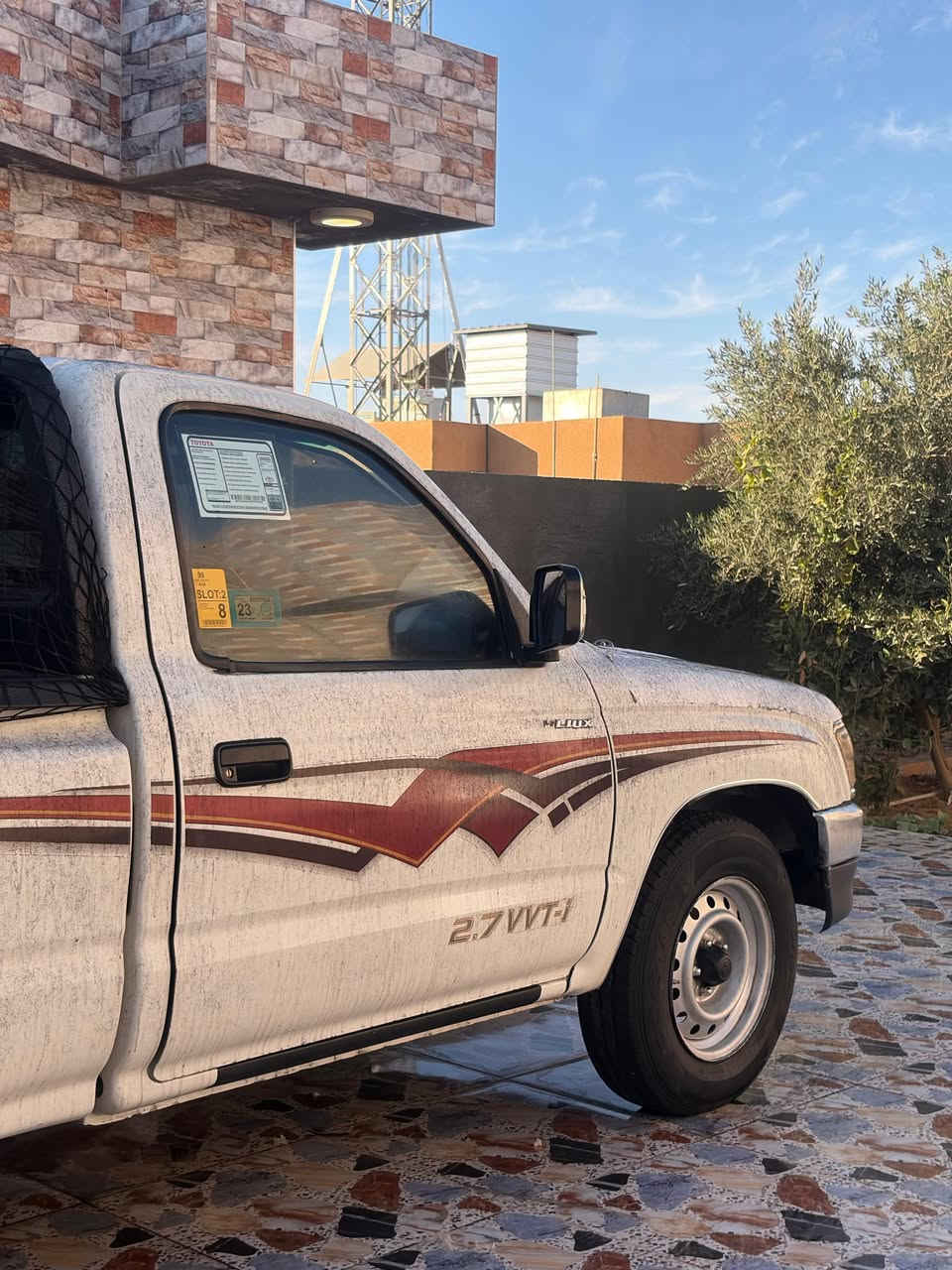 سلام عليكم شباب 2001 داخل ماروني كوتي سياره جديده محرك شادله بل صندوك تخم تاير سياره نضافه فول رقم انبار نكليزي تحويل مباشر  لسعر 95 وبيه مجال ***********
