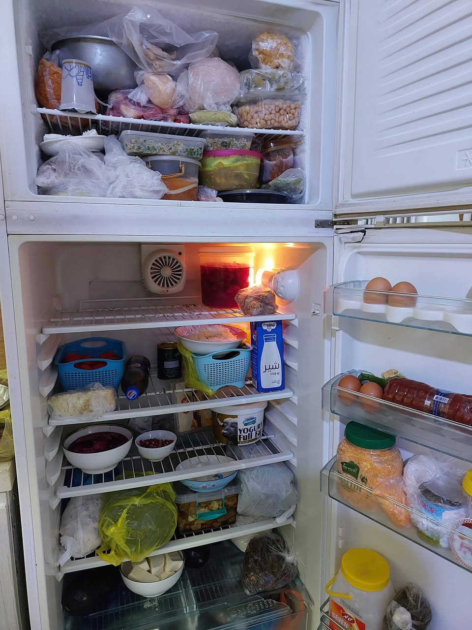 ثلاجه ارجلك تركي
ماداخله تصليح ابداً 
تحتوي على ثلاجه وفريزر للتجميد ممتاز 
حجمها كبير
سعرها 250 
العنوان النجف كوفه شارع المطار الجديد
للحجز والتواصل على الرقم ادناه 
***********
***********
