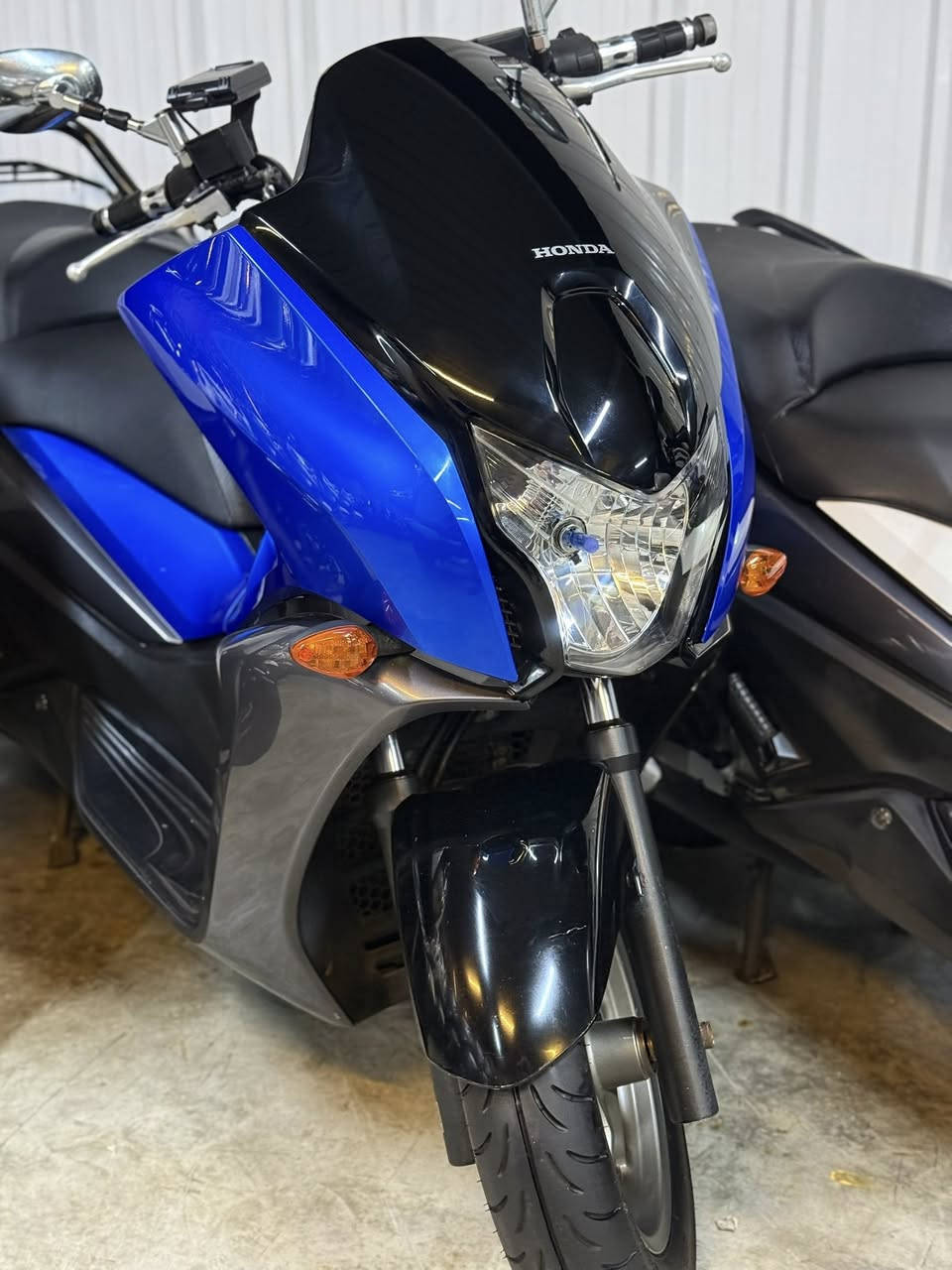 اللهم صلي على محمد وآل محمد 
السلام عليكم ورحمة الله 
تم وصول وجبة دراجات ياباني رمبة غير مستعمل 
سلفر ونك 400 TG
سلفر ونك   600 
سلفر ونك عادي 400
فورزة0/12 
  فاز 0/11.       للاستفسار ***********
فورزة 0/10
فورزة 0/9
فورزة 0/8
دراجات بحالت الوكالة كفالة وضمان 
البيع بل نقد والقسط مصرف 🏦 الرافدين حصراً 
العنوان بغداد البلديات يوجد توصيل 🚚 لكافة المحافظات
