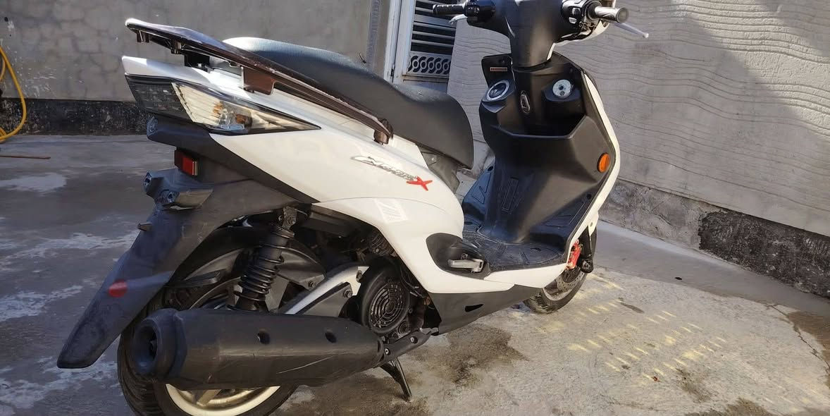 سلام عليكم سكنزلد ياباني دراجه جديده قفلها مليون من الاخيرمكاني حله ***********
