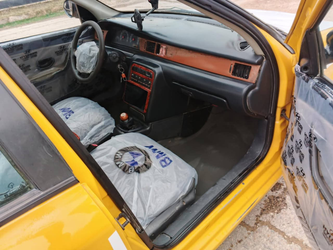 سلام عليكم 
سمند موديل 10 رقم بغداد
 كير مكينه مكفولات حداديه جديده 
كهربات شغاله تخم تاير 
مصفره سنويه 28 مكفوله من ضربه 
سعر 29 
عنوان بابل الحصوه حي شهداء رقم ***********
