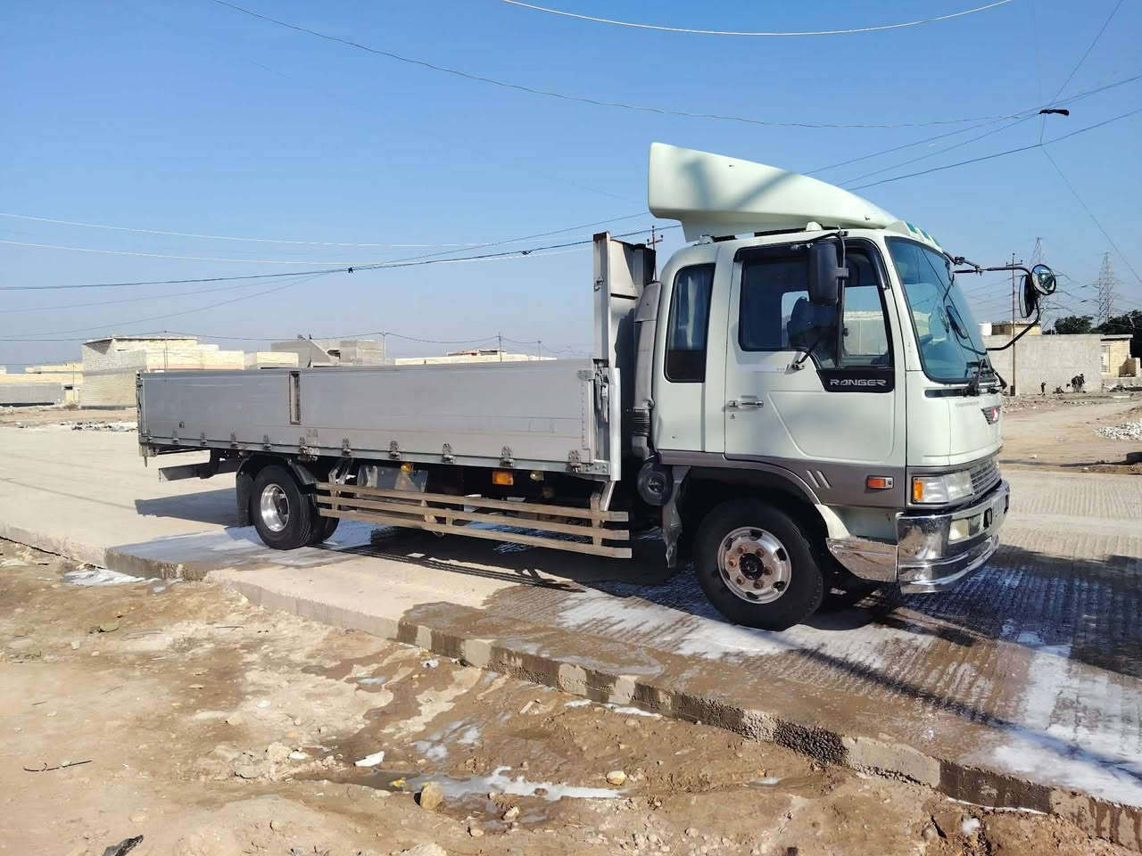 سلام عليكم هينو طيره البيع 70 عادي شاصي سته وربع بلادي سياره كفاله عامه رقم سياره بغداد مكان واصط كوت ***********
