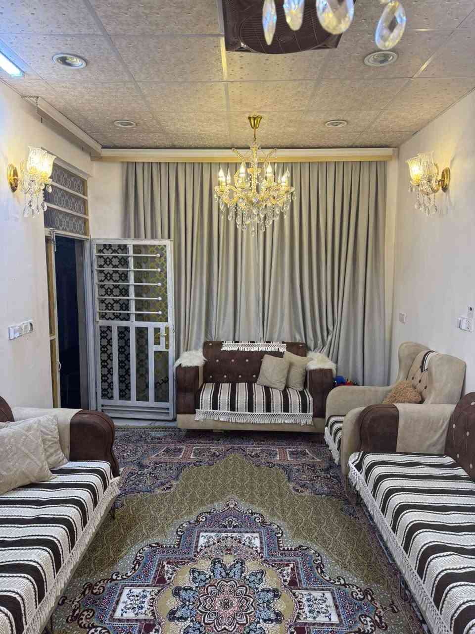 سلام عليكم مكلف بلنشر بيت للبيع تجاوز بناء جديد بي رقم تمليك المساحة 180 بي 3غرف نوم وستقبال  وصالة و2مطبخ حار بارد و2حمام خارجي وداخلي معة 2سبالت وكاونتر ولاثريات شارع المعهد السعر 50 الاستفسار ***********
