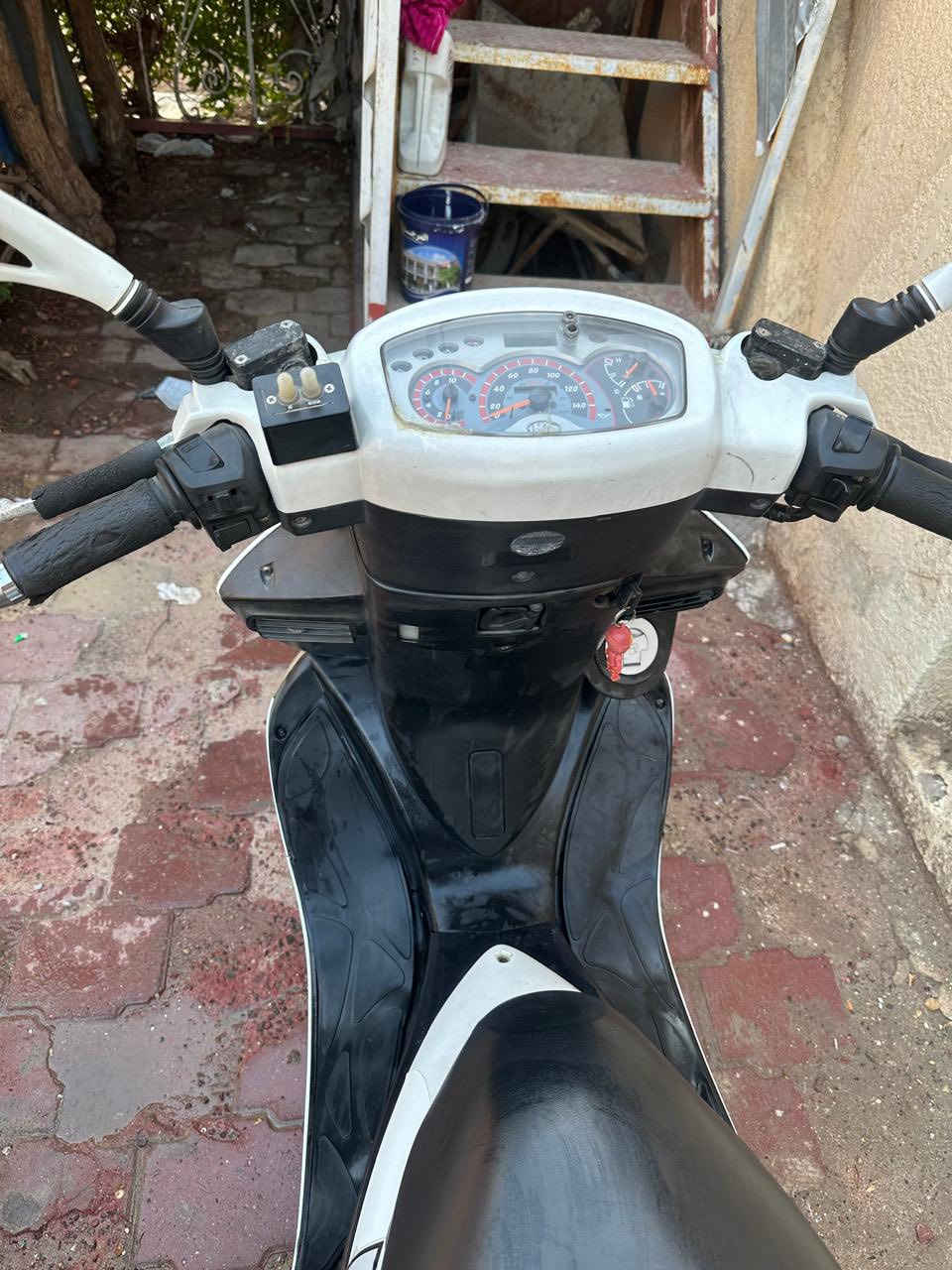 السلام عليكم دراجه كامكو بوليسي للبيع مكفوله من جميع النواحي نظافه ‎%‎95 مكينه ناعمه بلادي كهربائيات كامله تخم تاير (بانزينها سوبر دهن امزويلل ماء. راتير المانيا) لااستفستار الاتصال ع الرقم ***********
