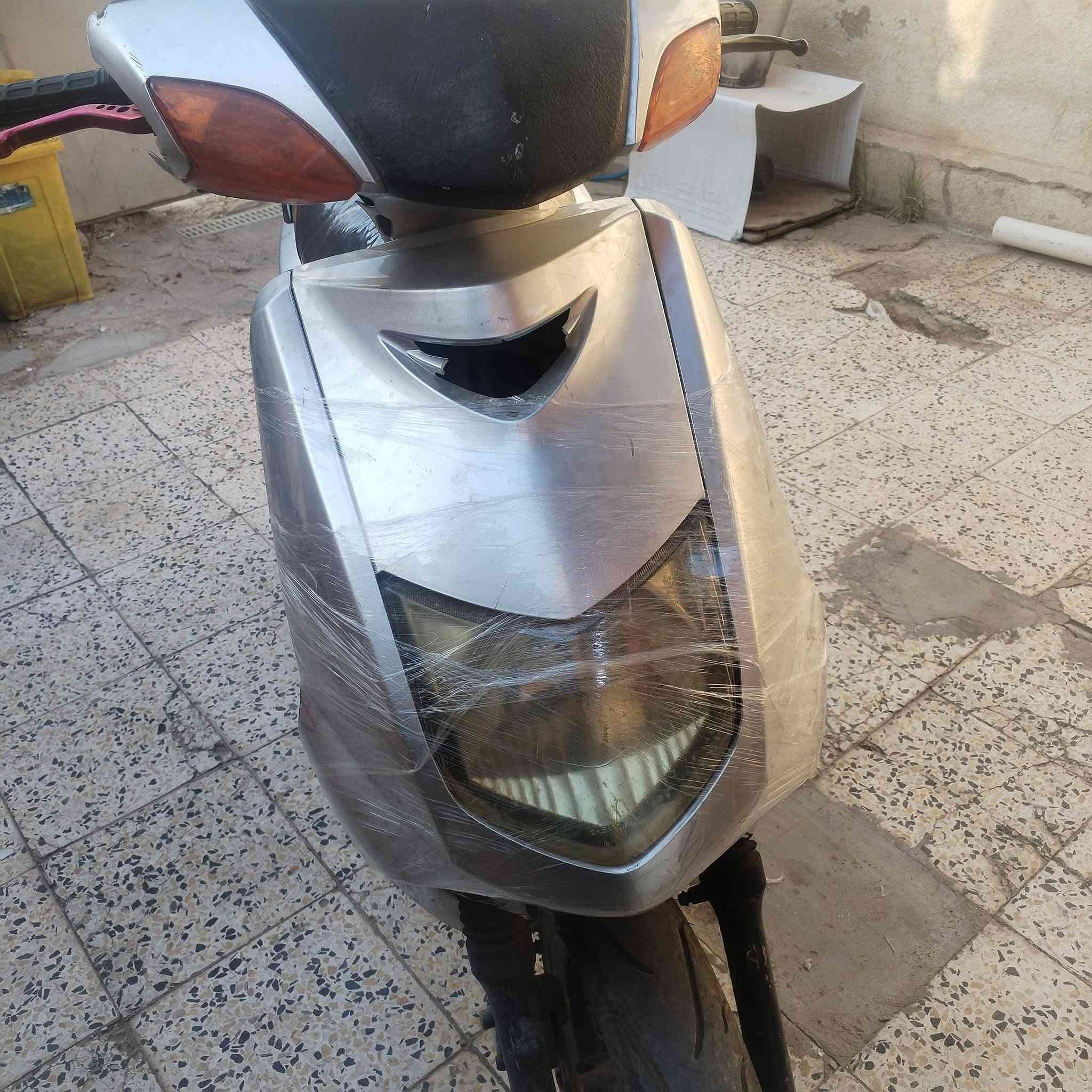 السلام عليكم سكنس نثيه للبيع سرعتهه 140 دراجه شغاله بس نقصهه البراغي مال الهندر مسحوكات يرادلهن تبديل واليده مال البانزين هم يرادلهه تبديل بس دراجه شغاله سعر 250 بيهه مجال


**إذا كنت صاحب هذا الإعلان وتريد حذفه لأي سبب، رجاءا أرسل رسالة إلى الدعم الفني**
