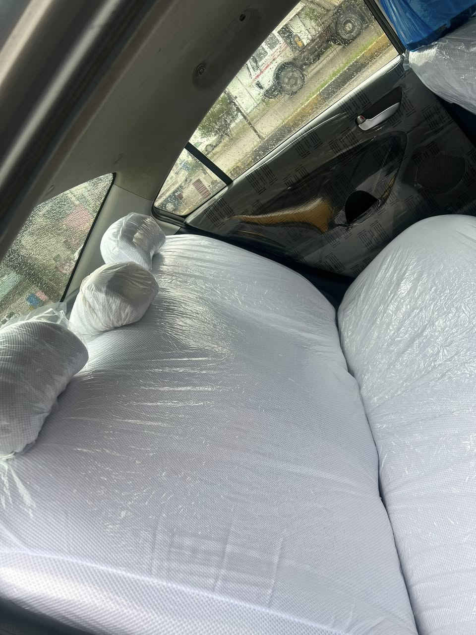 السلام عليكم سيارة نوع سيراتو خليجي اللون قهوائي موديل 2013مضلع رقم اربيل وكالة ام الباركود باسمي تريد تحويل تريد وكالة مكفولة كفالة عامه من الصبغ  محرك 1600 وكير كفالة حدادية قبل 10 ايام مبدل حدادية كامله ورا وكدام وتخم تاير السيارة عليه ادامه كاملة سيارة قبل شهر مبدل بيه  تخم مجول وبخاخات تنضيف وعيار  وفيت بم كله جديد فول نظافة تحكم ستيرن تدفئه تبريد سنتر لوك كهربائيات كله بلادية ويل كب 16 تغليف كشنات وبيبان كله جديد بيه بارد بسيط كلش شبرين وممبين وشوية جراد ورصعات حالوب بسيطات كلش ينحسبن حساب. مكان السيارة النجف السعر 104وبيه مجال للإستفسار الاتصال على الرقم ***********
