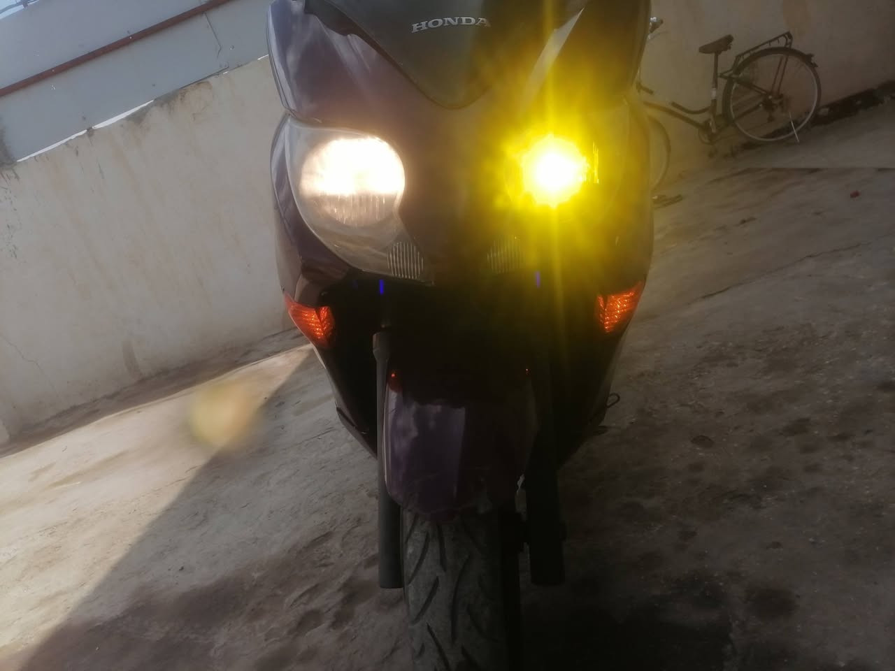 للبيع
فورزه 010 
دراجه جاهزه نكره سلف بأي وقت
نشطه الدراجه
وتراي لأي مكان 
محركه مفتوح كرنك و مبدل بلادي
بوشه بلاديه
عميه الدراجه
مكانه ذي قار /الدواية
سعره ٧٠٠
للتواصل *********** واتس اب
