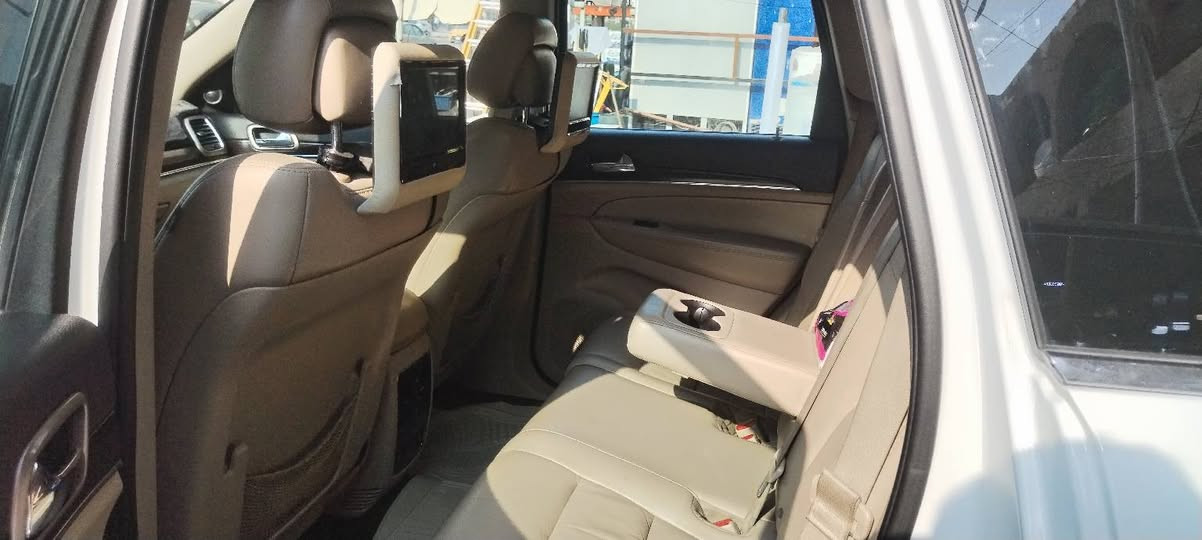 السلام عليكم
Jeep Limited
موديل ٢٠١٤ خليجي رقم سليمانه
ماشيه km 84
فتحه بالسقف
جكات
فور ويل
كراسي كهرباء
تدفئه ستيرن
تدفئه كشنات امامي وخلفي
وباقي المواصفات معروفه
السعر ٢٤٥ وبي مجال
مكان السياره بغداد
***********
