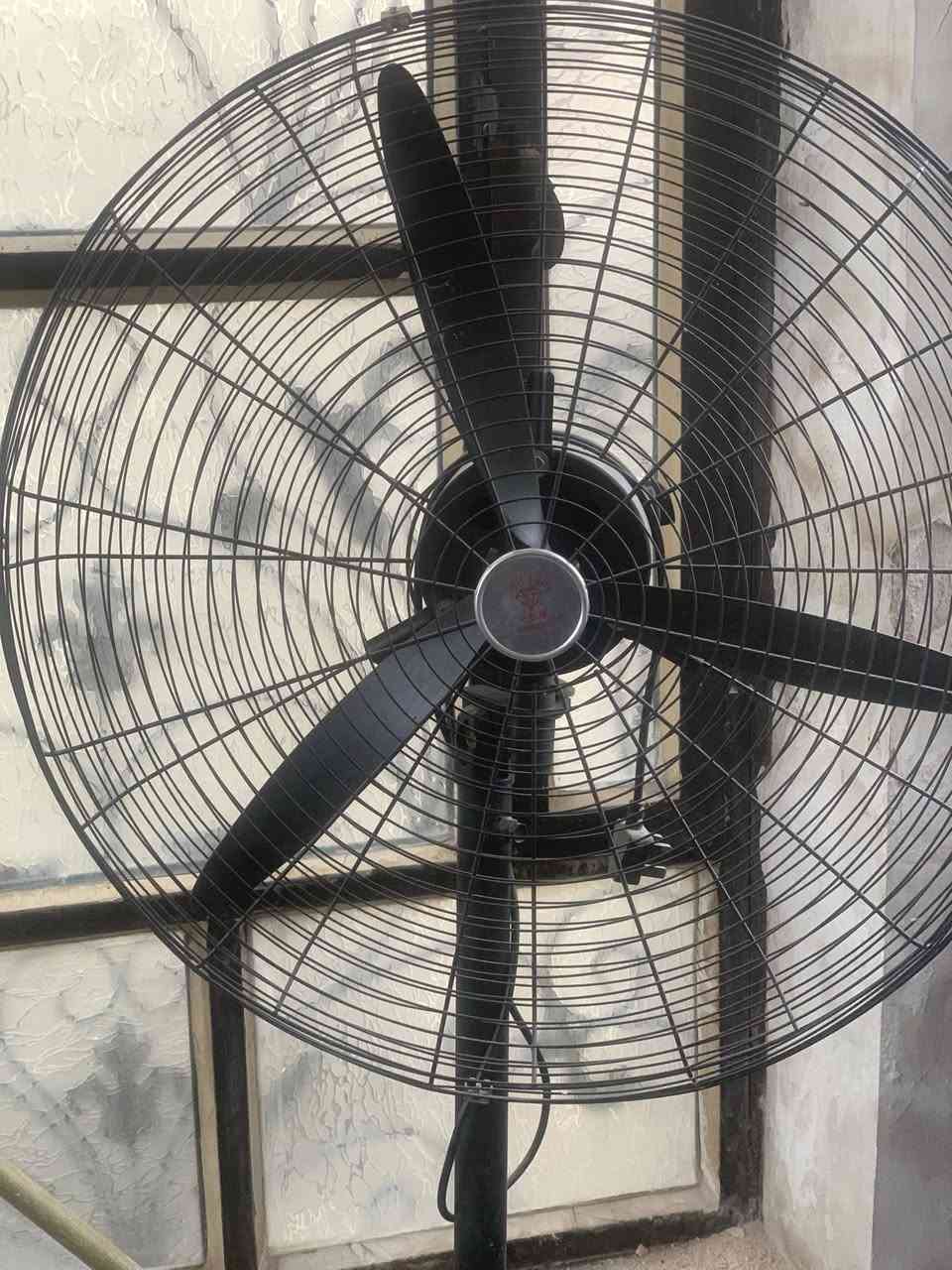 سلام عليكم عدي فارتين جانن يشتغلن ونوب طفن أعتقد الدكم ماعن نظيفات سعرهن 100وعدي بنكة كهرباء شغالة ماعرف سعرة بكاني مدين الصدر بل كيارة ***********
