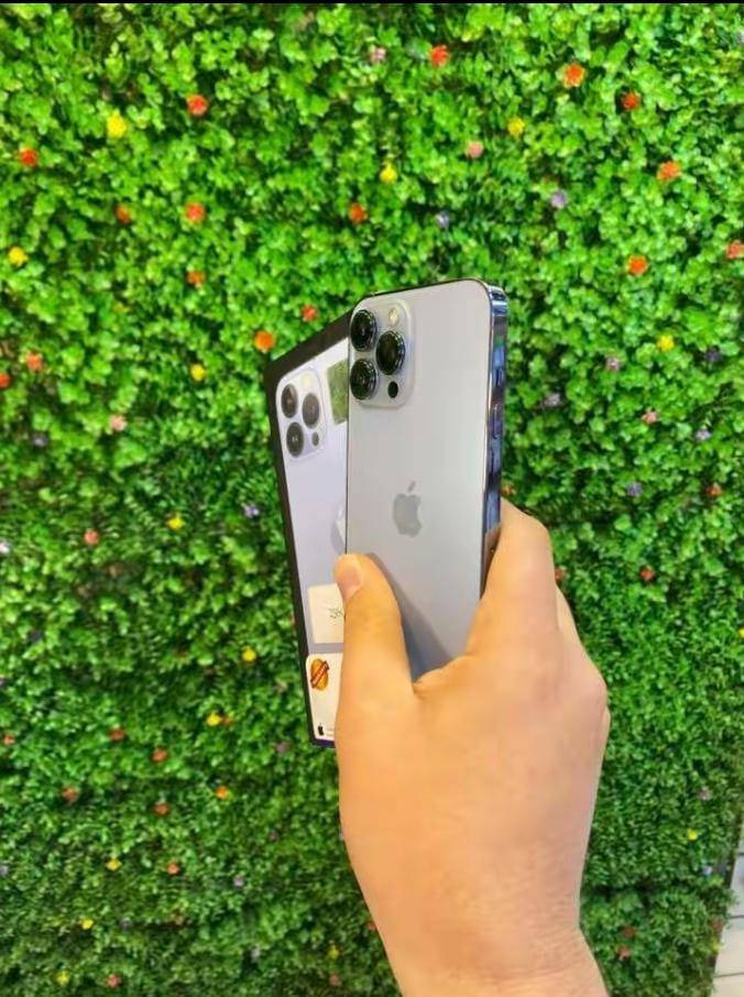 13 برو ماكس لون بحري ذاكره 256 بطاريه 94 ما معلايه ولا مفتوح ولا مبدل بي شي السعر 900 وبي مجال الرقم ***********
