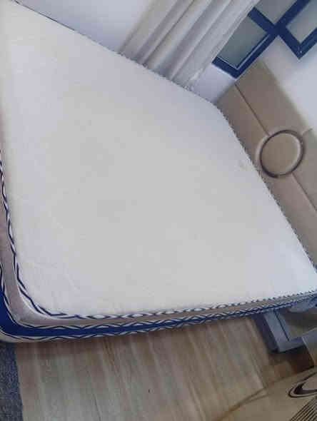 دوشك نفرين للبيع 180 * 200  (جديد)مكان اعظمية شارع الضباط السعر 60 الف للتواصل *********** بغداد
