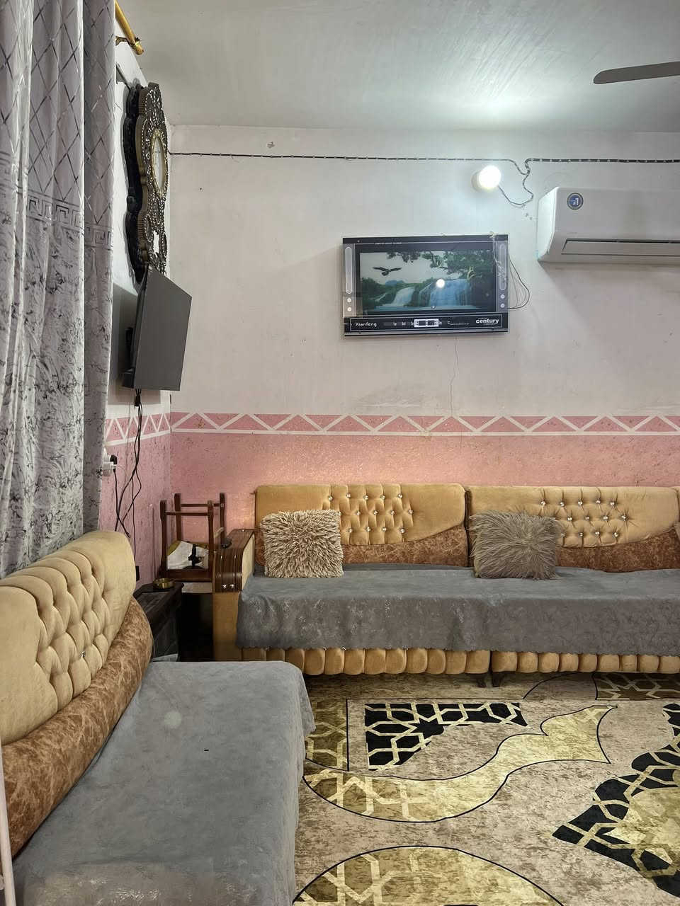 دار للبيع طابو زراعي سند 25
المساحة 150م
يبعد عن الشارع العام 40م
يحتوي على 
غرفتين نوم
استقبال
كلدور
مطبخ
مجمع صحي داخلي وخارجي
الموقع//ورديه سيف سعد بجهة علوه المخضر
للاستفسار اكثر الاتصال على الرقم

‭0772 623 5524‬
