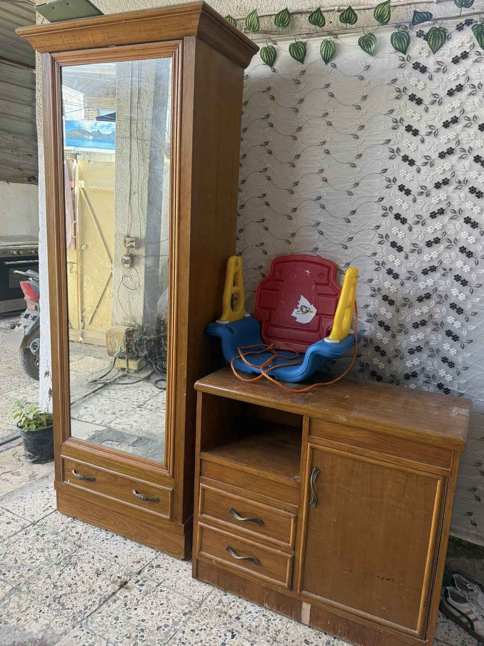 السلام عليكم كنتور بابتين وداخل 4خانات مع ملحق وزاوية مراية وتفتر تعليك ملابس مع مجر وميز احذية باب وحده ومجرات 2 مع بنكة باب اول مديل قديم بغداد مكاني حي الاعلام للاستفسار خاص الغراض كلها نظيفة الله شاهد


**إذا كنت صاحب هذا الإعلان وتريد حذفه لأي سبب، رجاءا أرسل رسالة إلى الدعم الفني**