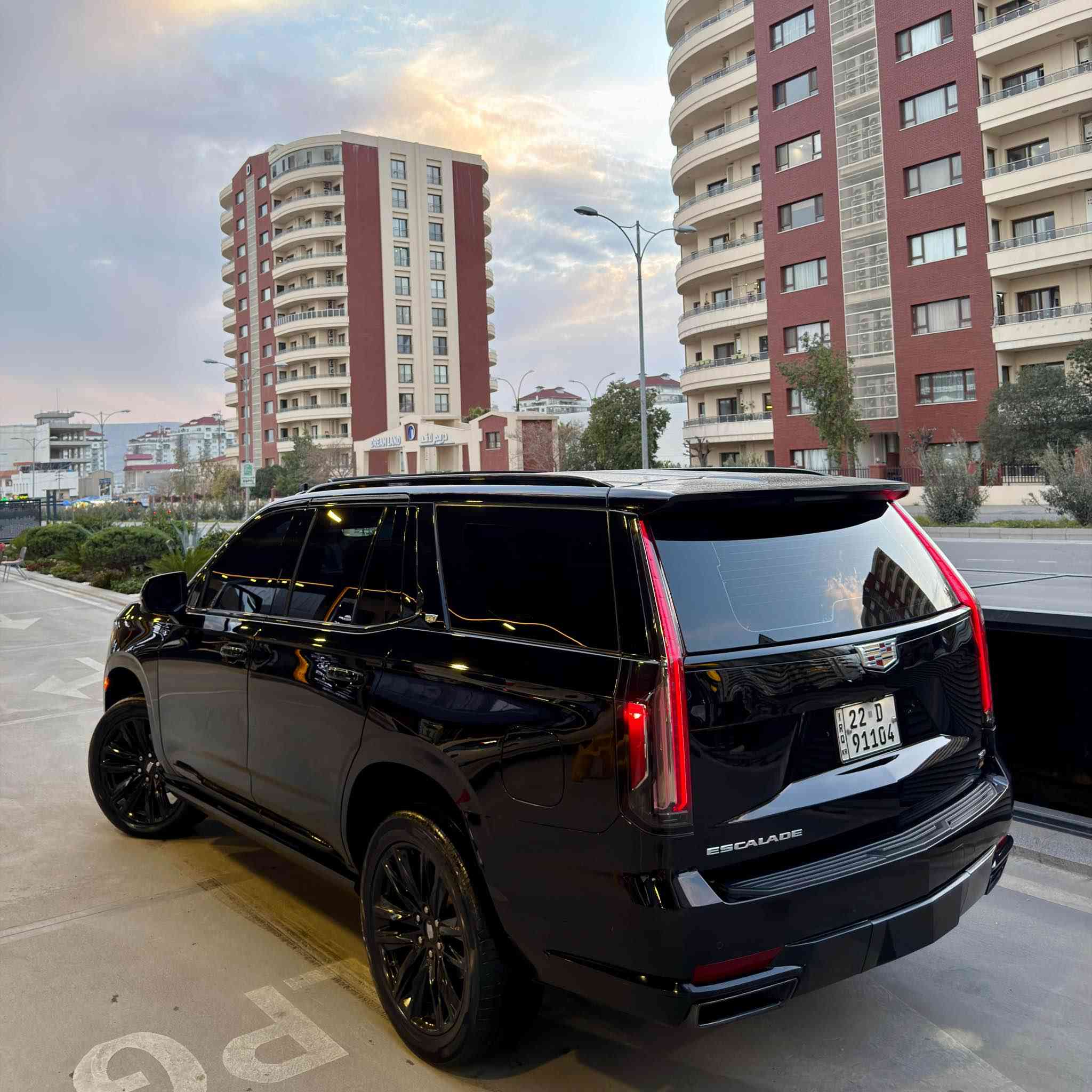 كاديلاك اسكاليد ( 2021 )  Espresso خليحي وكاله منصور Vip
اسود بلاك ادشن بلادي فول فول مواصفات 
ماشييه 70  الف سياره بدون صبوغ بدون بارد بدون رمل
خليجي وكالة المنصور وبعدهه بالضمان  
مكفولة كفالة عامة 
گير محرك بشرت مامفتوح 
المواصفات 
36 سماعة
سقف شاموا
كشن مساج
تشغيل عن بعد  
٣شاشه
‏‎5 كاميرات
‏‎5 بصمات
فور ويل
كشن رجاج 
دوسات كهرباء 
داتا شو 
بانوراما 
داخل جوزي 
لايت زنون عالي ناصي ٥ عدسات
‏‎4 شاشات بالدشبول والسقف والكشنات
تحكم بريك 
جنطه ذكيه جلاق
رادار تحديد مسار
رادار خلفي
رادار امامي 
رادار جانبي 
كشن تدفئة وتبريد سايق وراكب
كشنات امامية تدليك
كشنات خلفية تدفئة
مري شفط 
اشارة بداخل المراية
كشنات جلد 
كشنات خلفية منفصل VIP
علامة كاديلاك ضوئية بالدعامية الخلفية
الكشنات كهرباء 
ذاكرة ميموري ستيرن وكشن
قاصه 
ويل ٢٢ بلادي 
بااختصار السيارة فول للاخير 

مكان سيارة سليمانيه 
سعر 665$ ورقه
رقم صاحب سيارة 
***********📞 السليمانية, العراق
