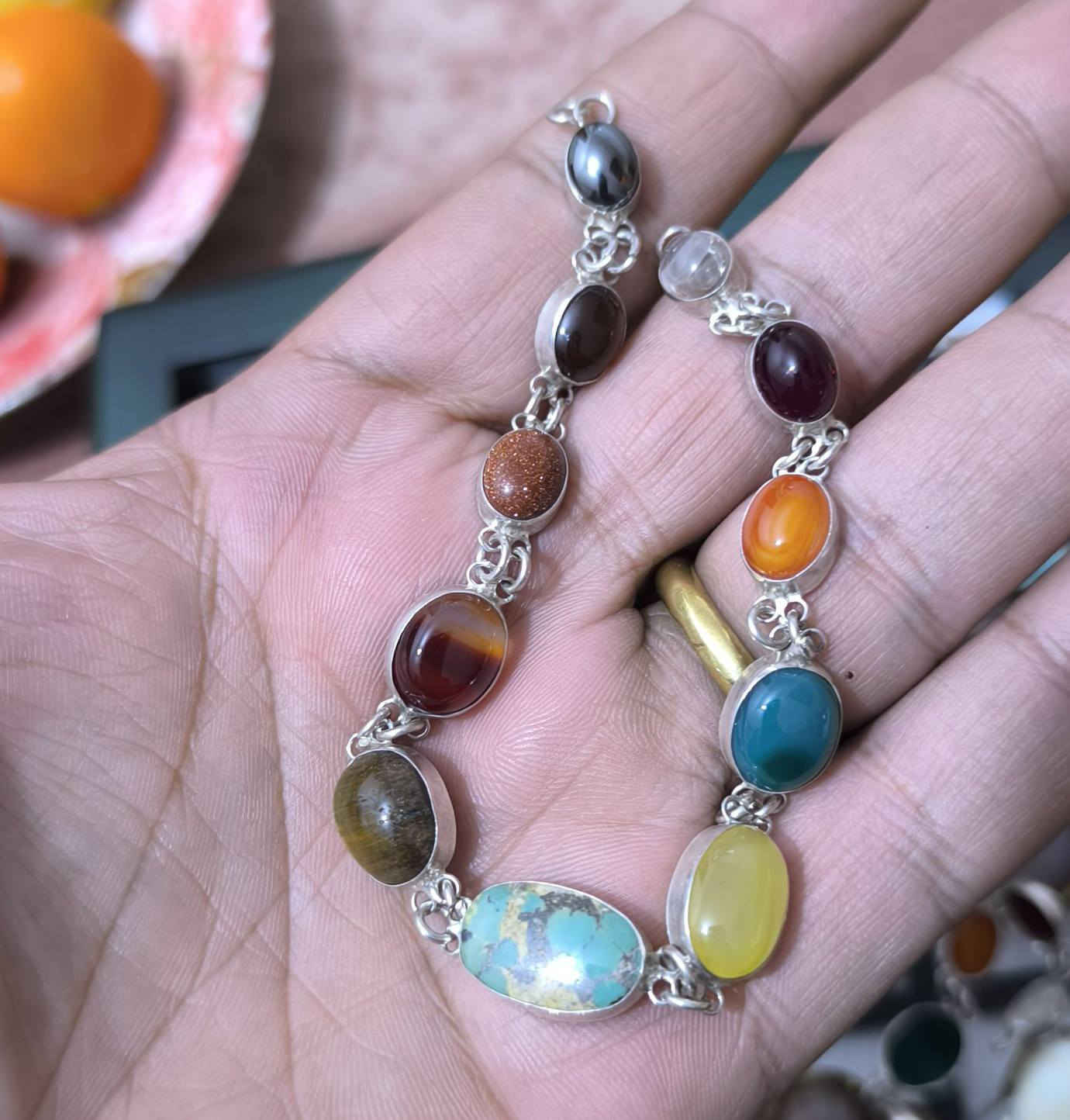 السلام عليكم سورات العدد 6 سعر الواحد ب50 وتوصيل مجاني
***********
