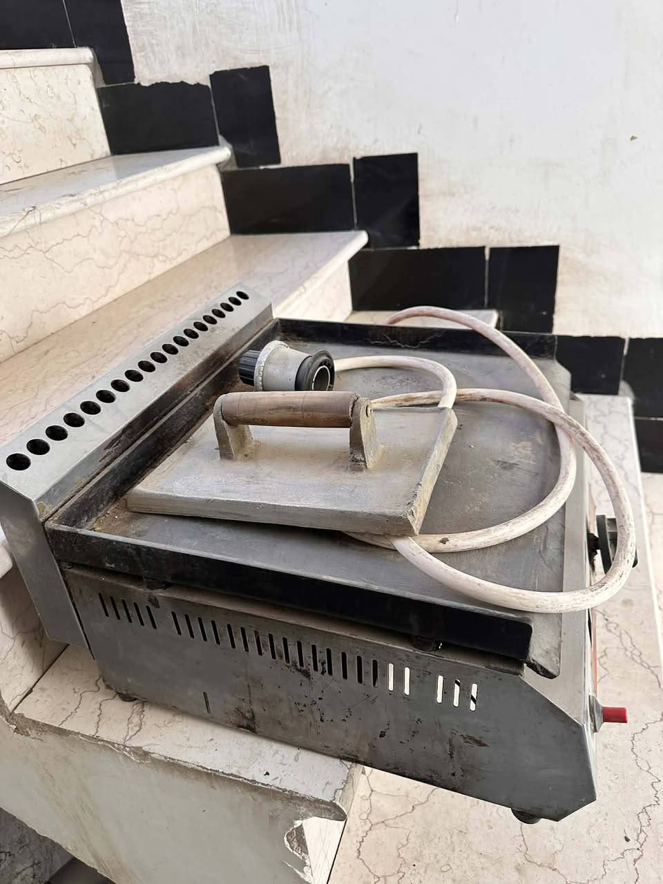 كريل بركر حجم وسط   مع كابسه صاج وبركز  يشتغل علغاز
الجهاز كلش نظيف وشغال للبيع سعره ١٤٠ وبي مجال قليل 

مكاني حي العسكري

***********
