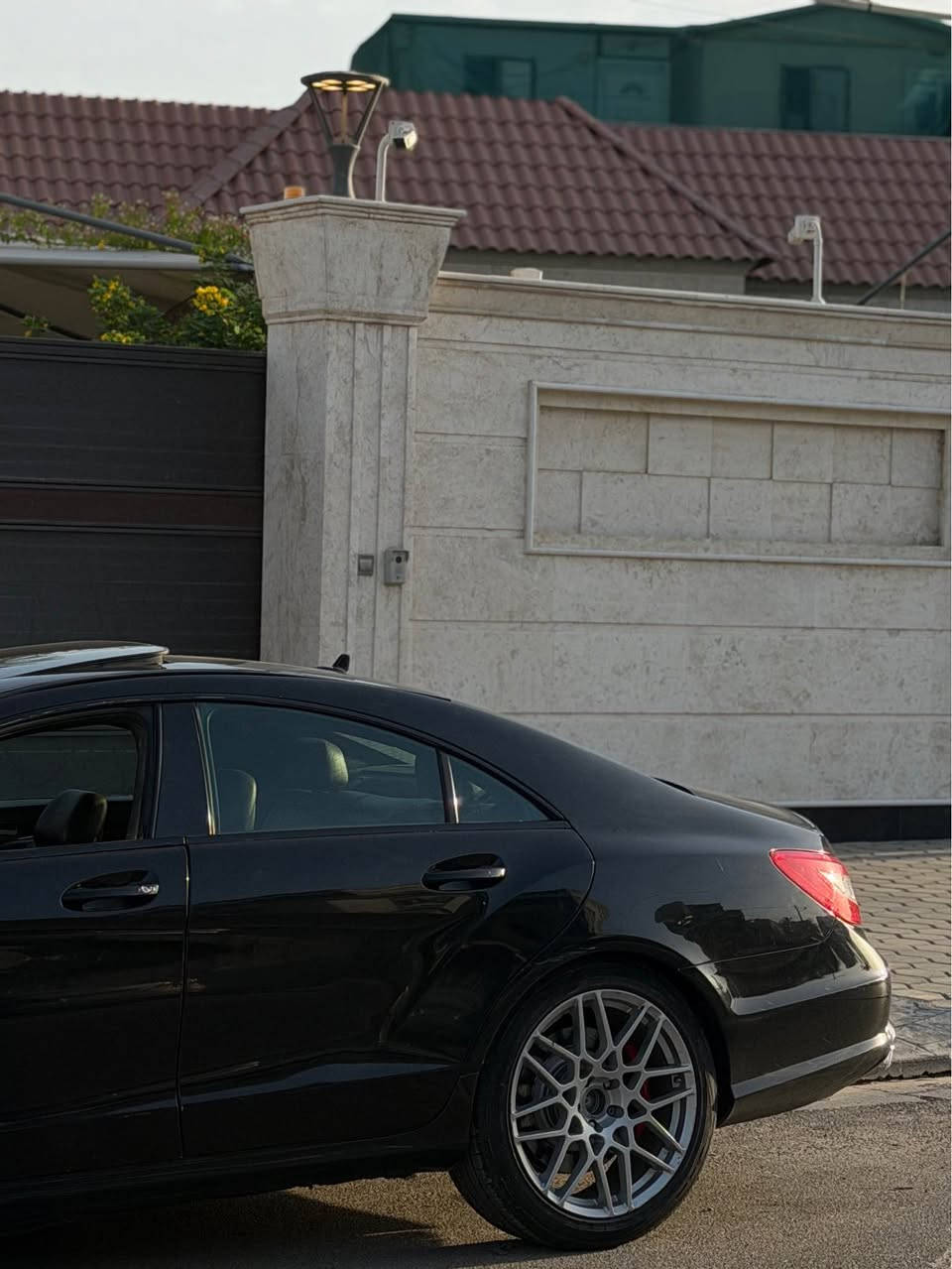 تحيه طيبه اخوان للمراوس فقط قطعه من اصل 2 بالعراق والوحيده سوده CLS AMG 63 اصل 
2012 v8 تون توربو 
فول 1/1 اعلى فئه 
بيهه كم نقص بسيط فقط 
مكاني بغداد حي الجامعه 
*********** بغداد, العراق
