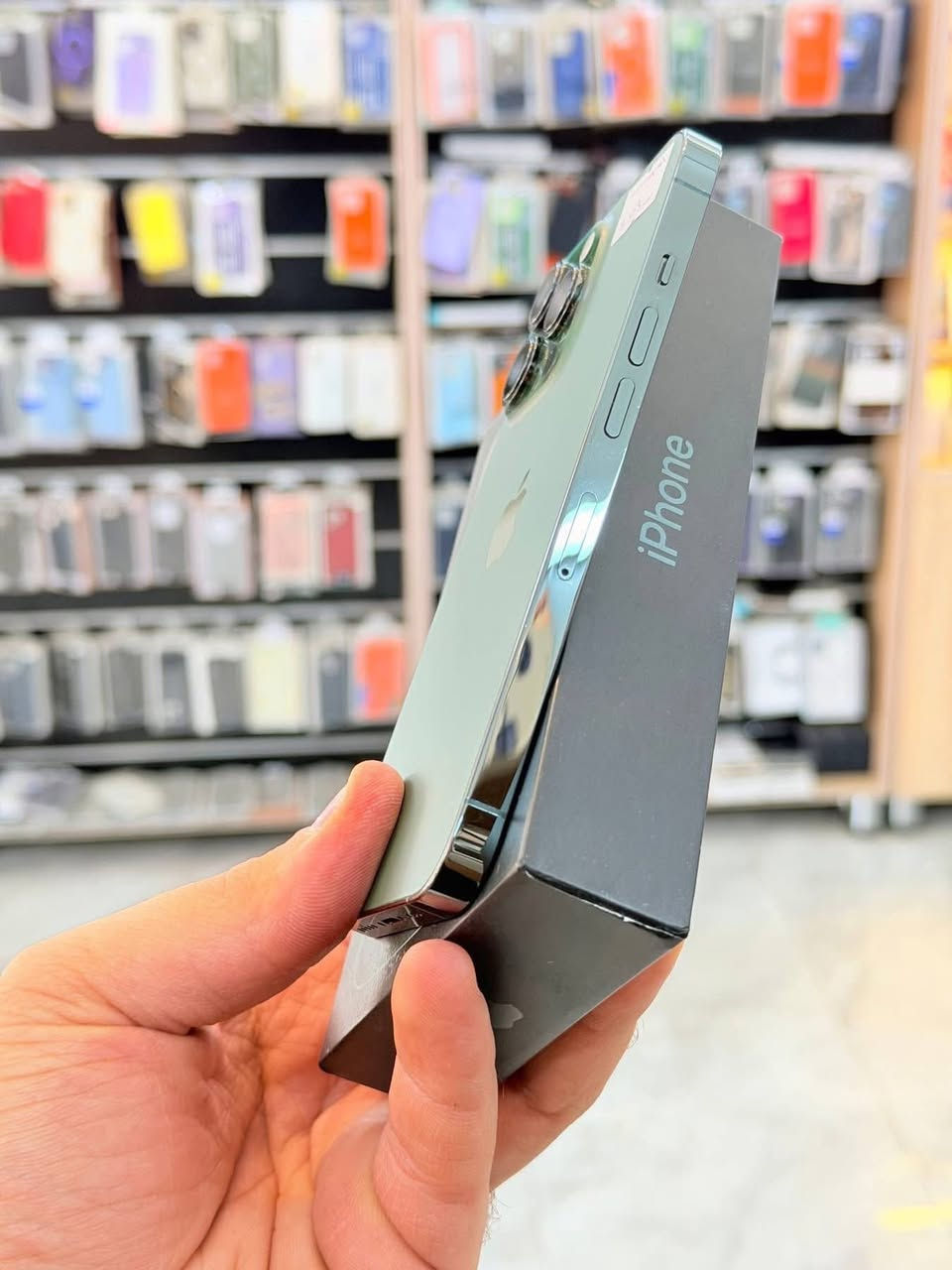 يالله🧡
ايفون 13 برو ماكس 
ذاكره 256
بطاريه 89
الجهاز بلادي وتر بروف 
نضافه مليار شخط ما بي ضمان يوم كامل 
ملحقاته كيبل وكفر 
للبيع او مراوس ب ايفون السعر 680
للتواصل ***********. ***********
