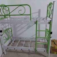 سرير • أثاث