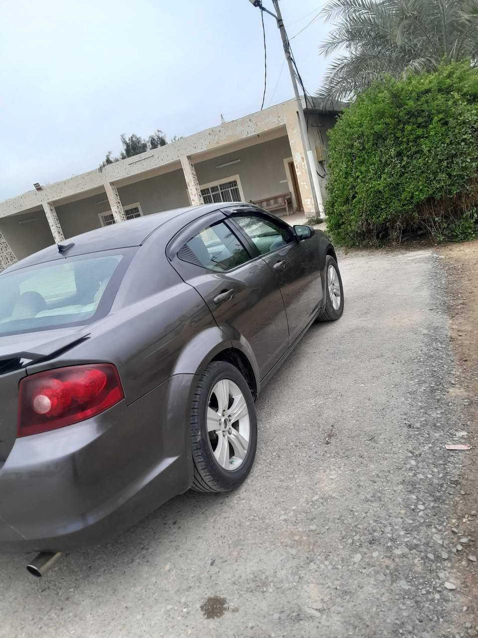 سلام عليكم دوج افنجر موديل ٢٠١٤ وارد امريكي بيها قطعتين صبغ وقطعتين كلير لغرض التوحيد ،مكينه ٤سلندر ٢٤٠٠ وكير خير من الله وكهربائيات وتبريد كلها شغالة على وضع شركه وحدادية امامية وخلفية وتخم تاير جديد سعر السيارة ٨٧ ورقة وبيها مجال بسيط  مكان السيارة بغداد حسينية الراشدية شارع المرور قرية الوزيرية 
رقم الهاتف ***********
