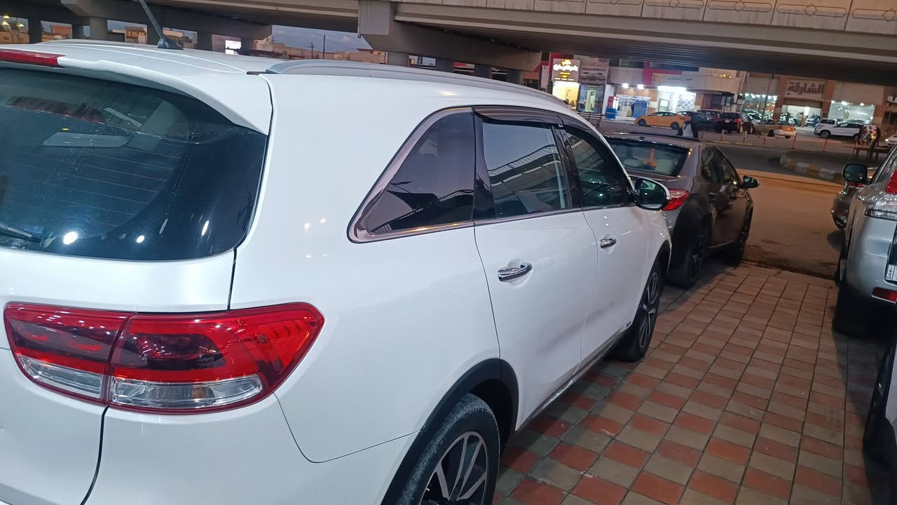 موديل 2015
فول للاخير مكفولة من الصبغ 
وارد خليجي كوتي
محرك شركة 2400
كير شركة 
السعر 205
***********
