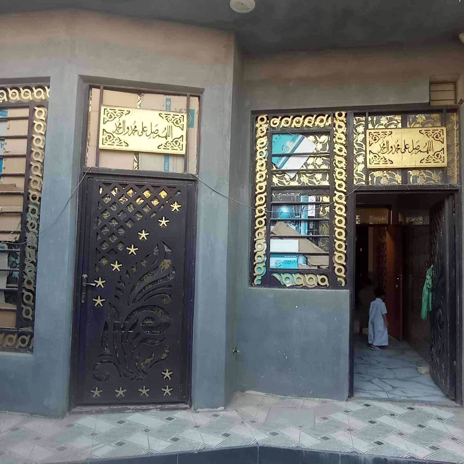 دار للبيع
سلام عليكم دار للبيع بدايت 74 
بناء حديث 2024تتكون من غرفه وبراني وصاله كبيره ومطبخ سعر خاص 
***********
